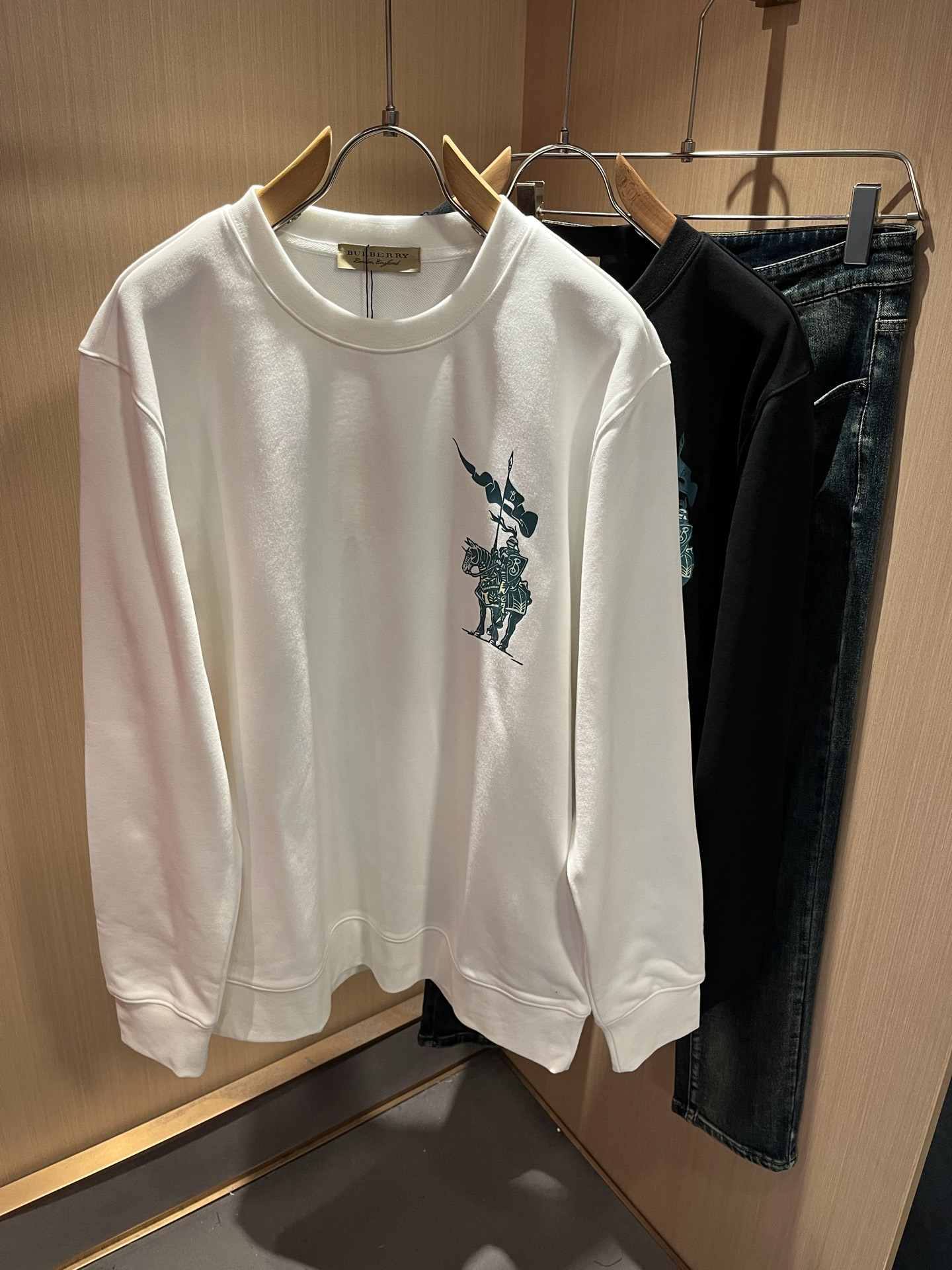 BURBER*Y巴*莉 2025秋冬新款男女同款👫基础休闲百搭棉质圆领卫衣，男女同款卫衣！贸易公司渠道稀