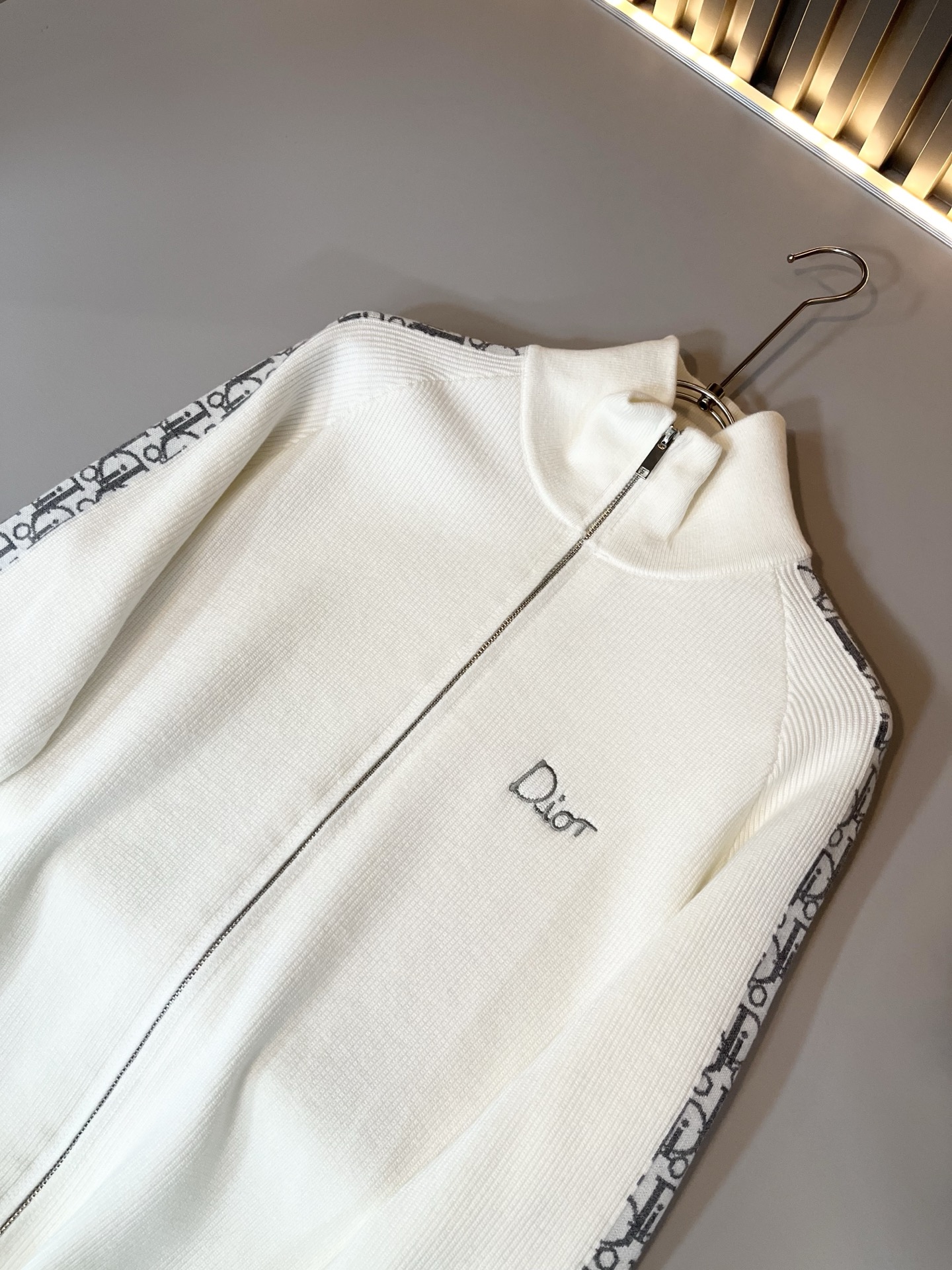 Dio*迪家 2025秋冬新款男女同款👫针织羊毛开衫，专柜同步发售！定制专属羊毛🐑面料，从容百搭，档次极