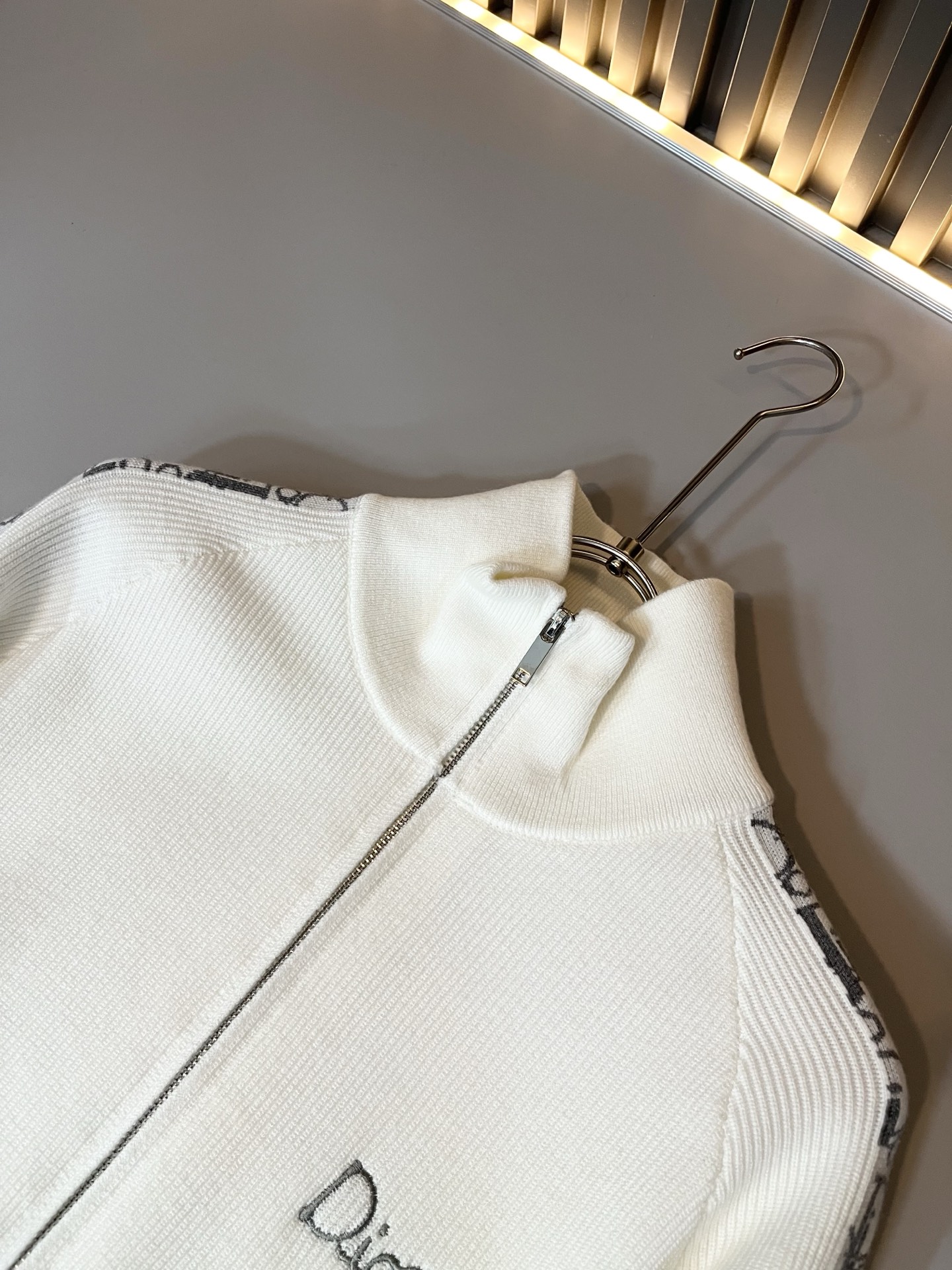 Dio*迪家 2025秋冬新款男女同款👫针织羊毛开衫，专柜同步发售！定制专属羊毛🐑面料，从容百搭，档次极