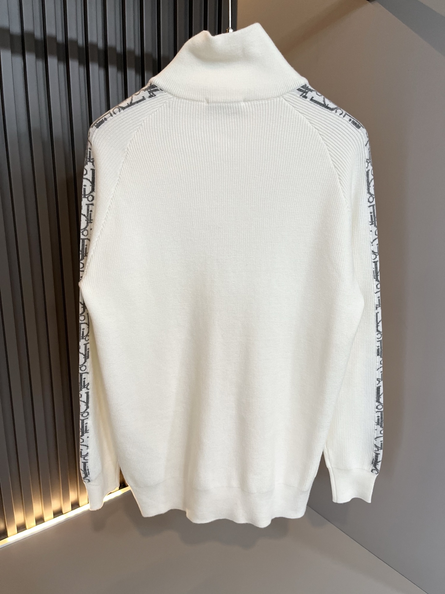 Dio*迪家 2025秋冬新款男女同款👫针织羊毛开衫，专柜同步发售！定制专属羊毛🐑面料，从容百搭，档次极