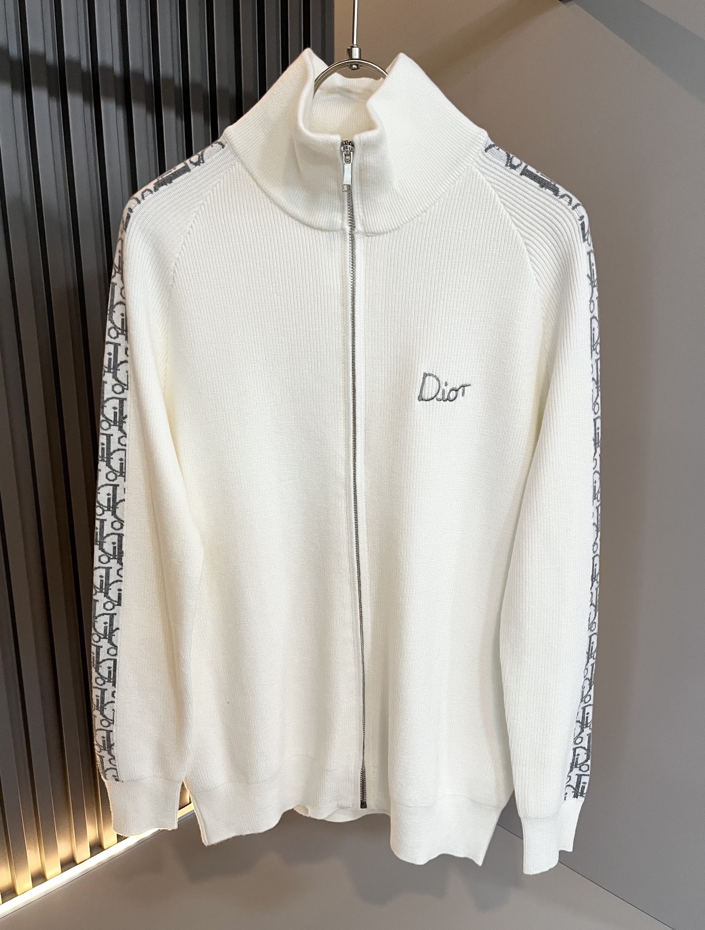 Dio*迪家 2025秋冬新款男女同款👫针织羊毛开衫，专柜同步发售！定制专属羊毛🐑面料，从容百搭，档次极