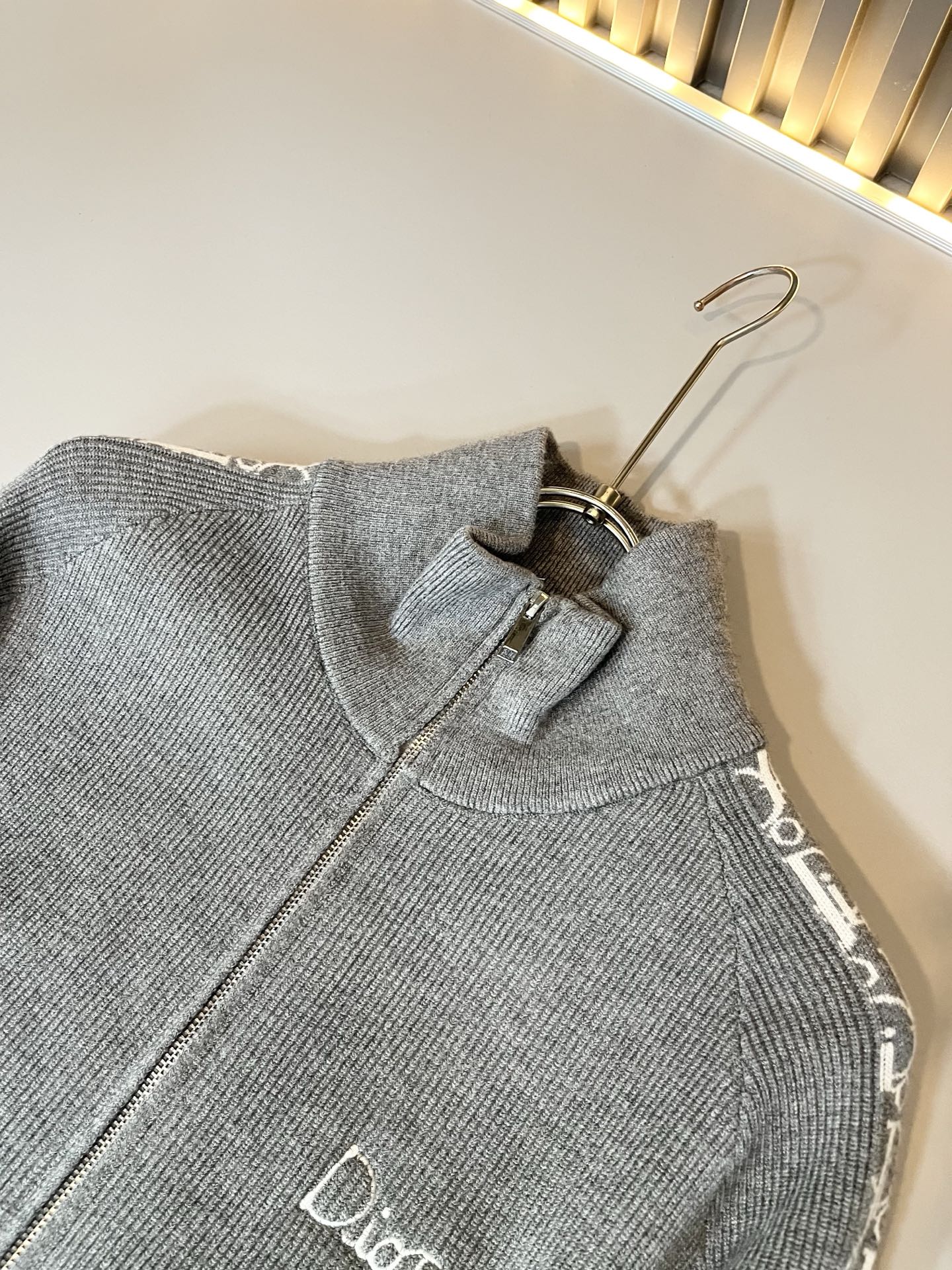 Dio*迪家 2025秋冬新款男女同款👫针织羊毛开衫，专柜同步发售！定制专属羊毛🐑面料，从容百搭，档次极