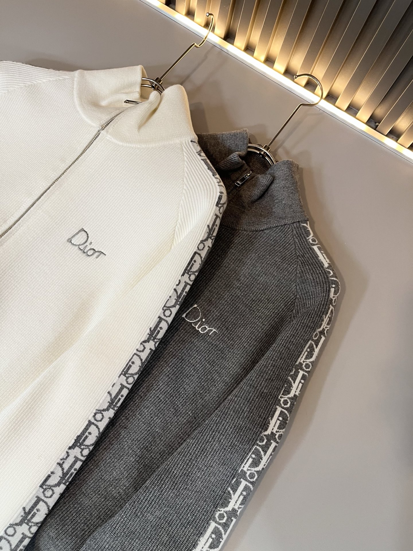 Dio*迪家 2025秋冬新款男女同款👫针织羊毛开衫，专柜同步发售！定制专属羊毛🐑面料，从容百搭，档次极