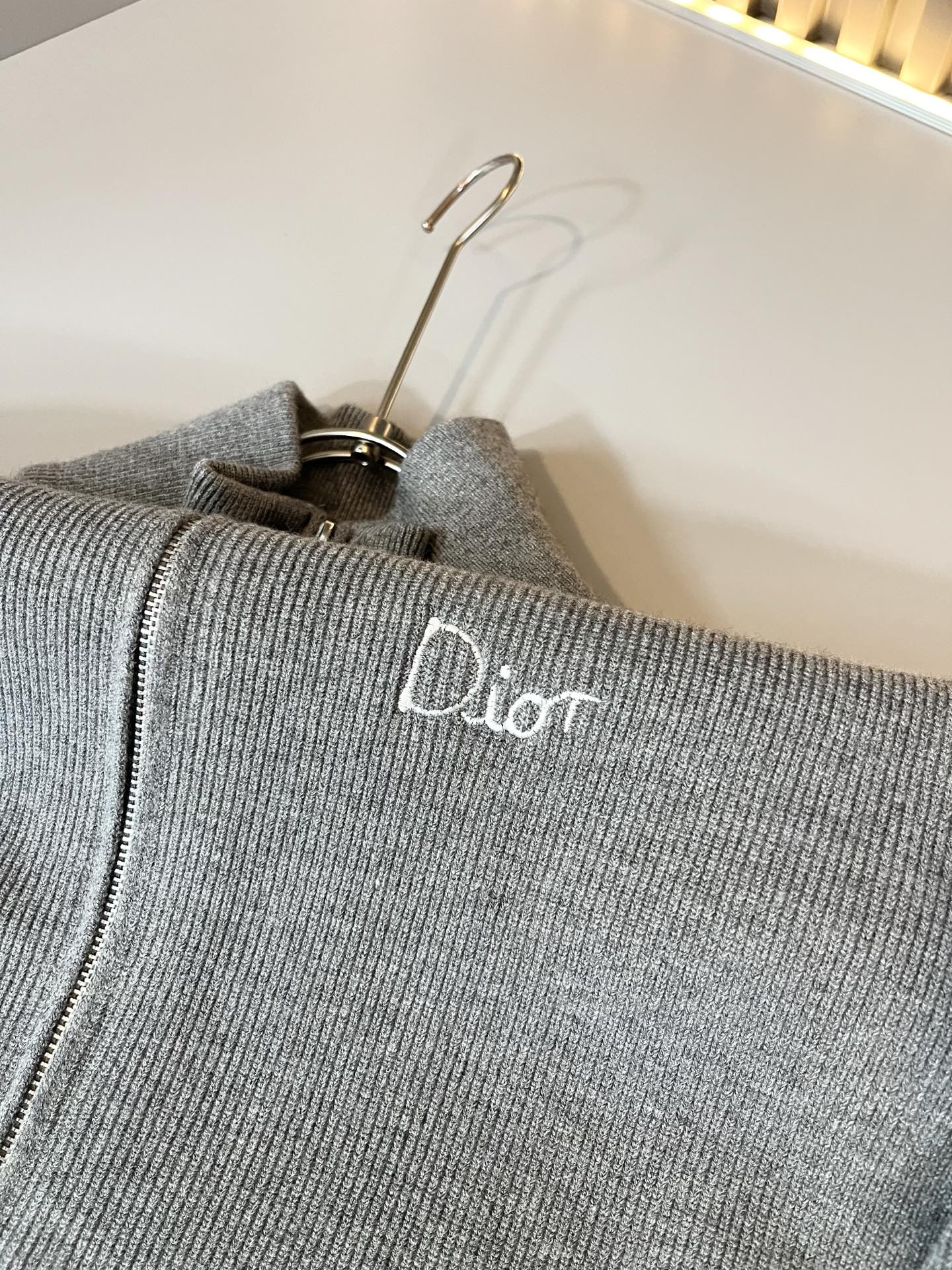 Dio*迪家 2025秋冬新款男女同款👫针织羊毛开衫，专柜同步发售！定制专属羊毛🐑面料，从容百搭，档次极