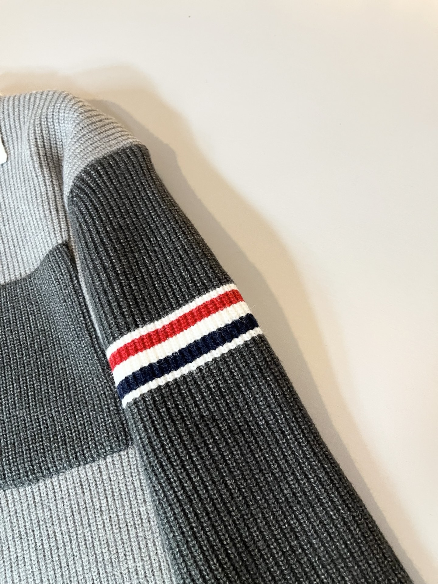 ThomBrow*e汤姆*朗2025秋冬新款男女同款👫针织羊毛衫，今年的专柜新品，男女同款👫超软羊毛面料