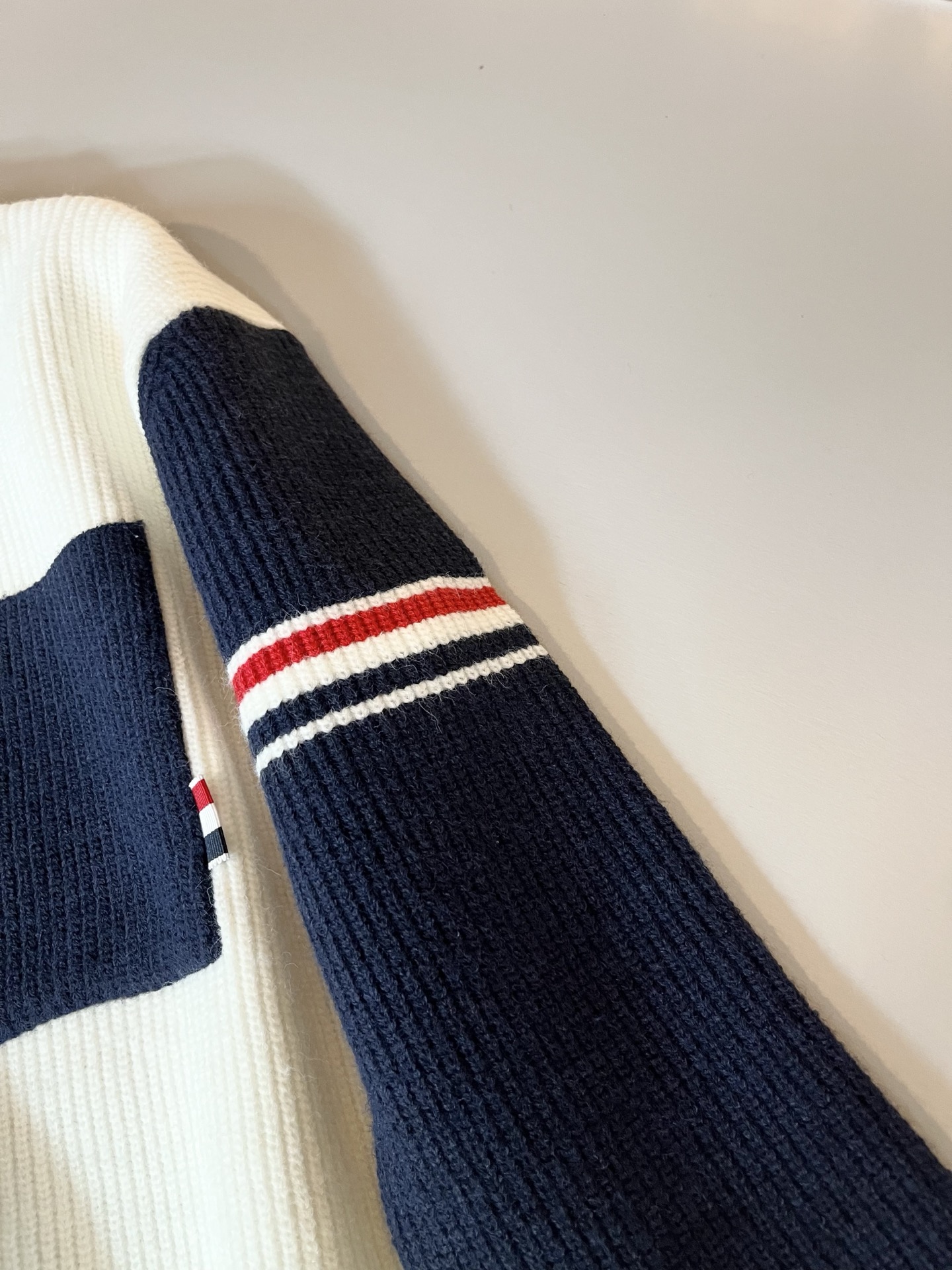 ThomBrow*e汤姆*朗2025秋冬新款男女同款👫针织羊毛衫，今年的专柜新品，男女同款👫超软羊毛面料