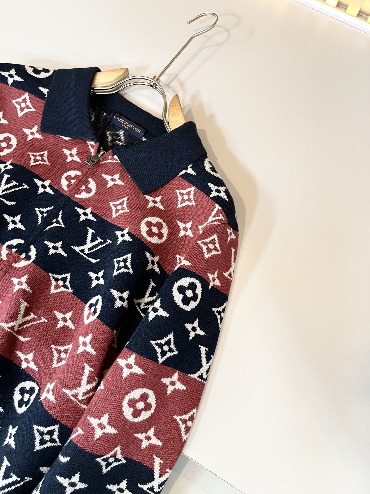 Louis Vuit*on 2025秋冬路易家族轻奢针织羊毛衫！男女同款👫装饰！ 路易家族的新高端，细节