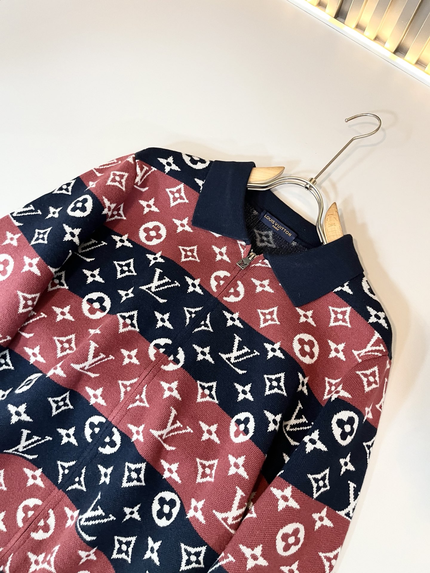 Louis Vuit*on 2025秋冬路易家族轻奢针织羊毛衫！男女同款👫装饰！ 路易家族的新高端，细节