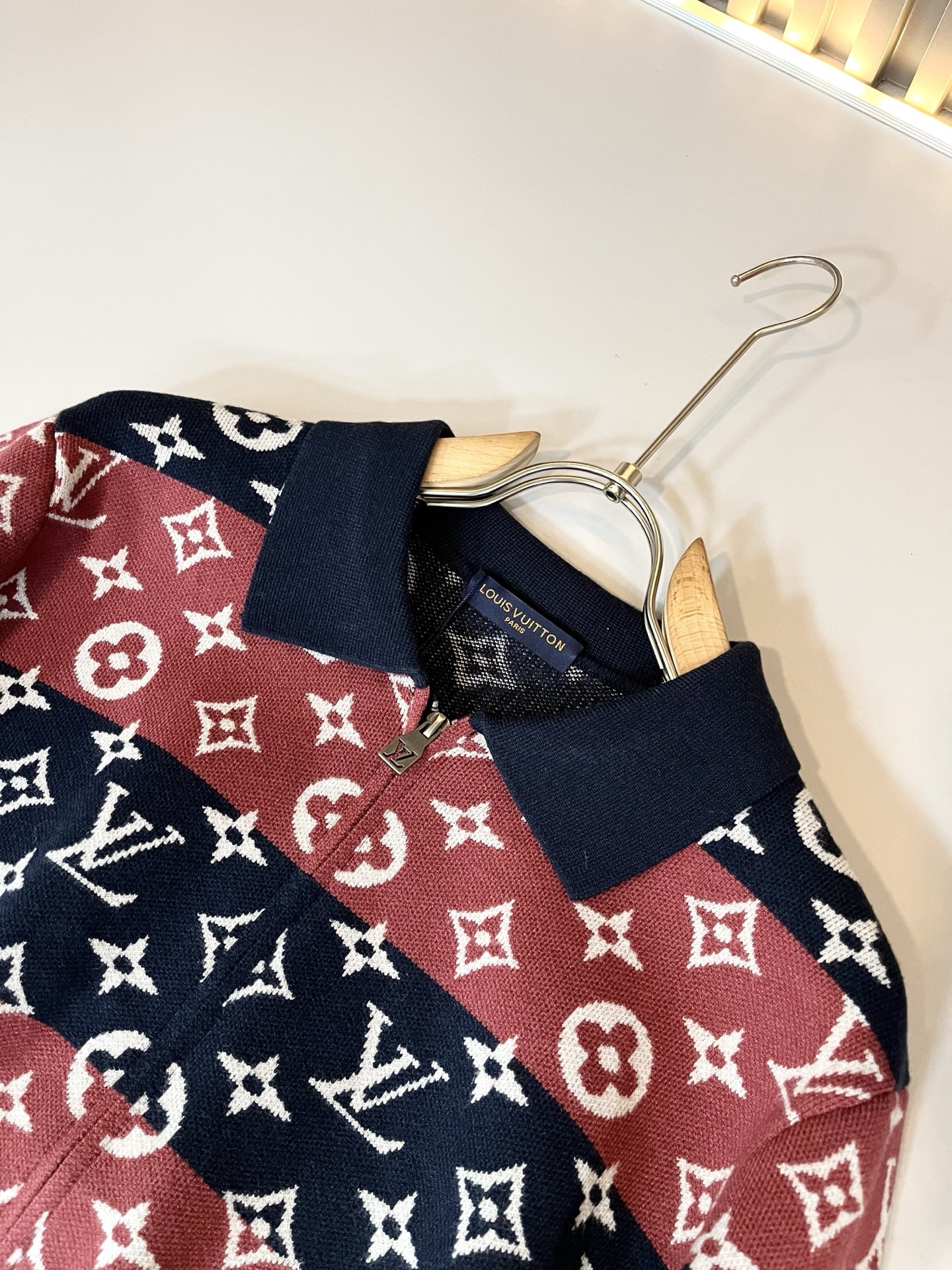 Louis Vuit*on 2025秋冬路易家族轻奢针织羊毛衫！男女同款👫装饰！ 路易家族的新高端，细节