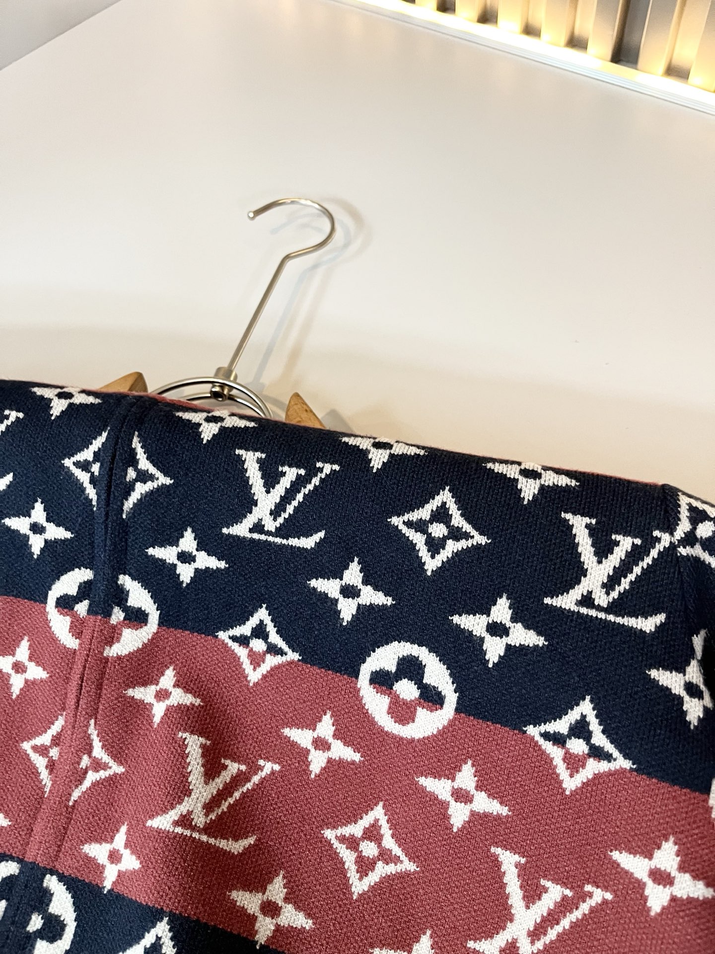 Louis Vuit*on 2025秋冬路易家族轻奢针织羊毛衫！男女同款👫装饰！ 路易家族的新高端，细节