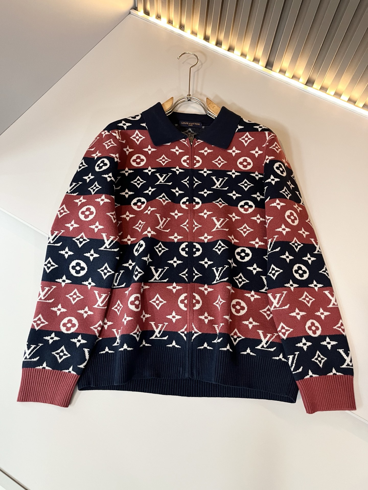 Louis Vuit*on 2025秋冬路易家族轻奢针织羊毛衫！男女同款👫装饰！ 路易家族的新高端，细节
