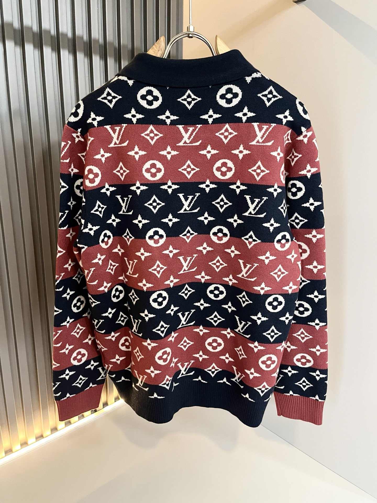 Louis Vuit*on 2025秋冬路易家族轻奢针织羊毛衫！男女同款👫装饰！ 路易家族的新高端，细节