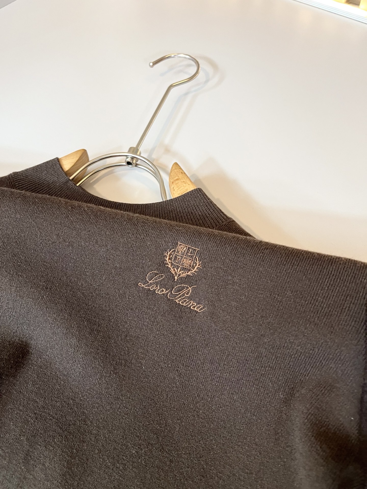 Loro Piana诺悠翩雅 2025秋冬男士最新的贸易订单针织羊毛衫，全品相！！上身舒适透气，不僵硬，