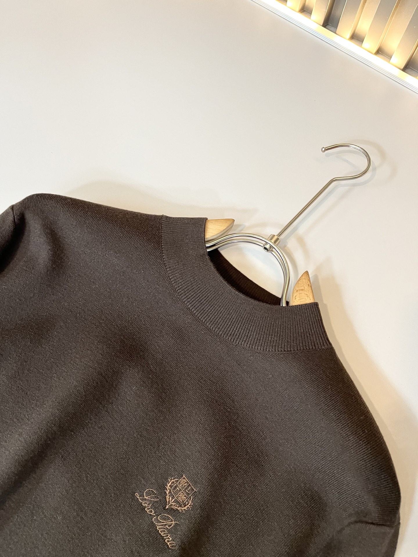 Loro Piana诺悠翩雅 2025秋冬男士最新的贸易订单针织羊毛衫，全品相！！上身舒适透气，不僵硬，