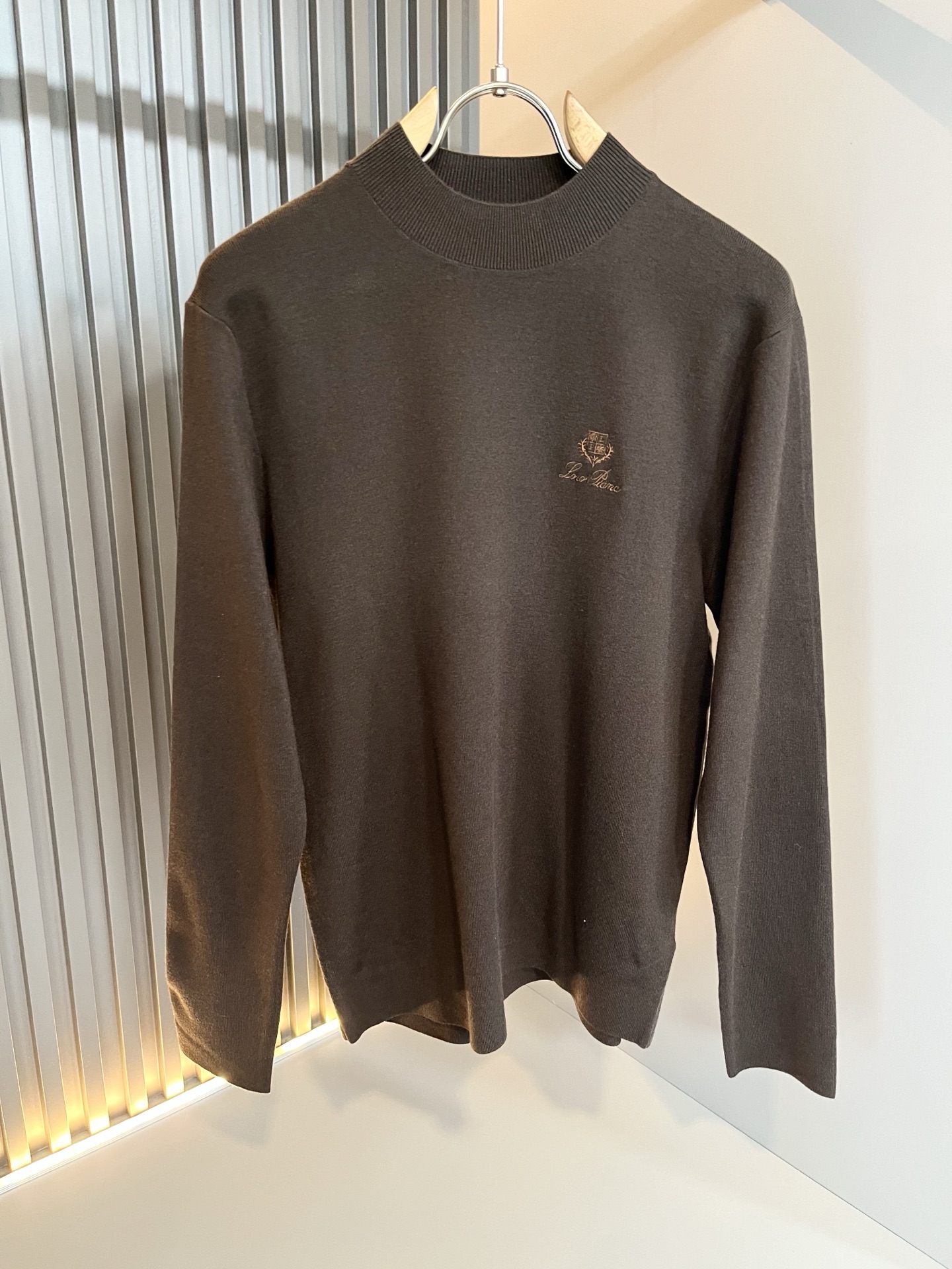 Loro Piana诺悠翩雅 2025秋冬男士最新的贸易订单针织羊毛衫，全品相！！上身舒适透气，不僵硬，