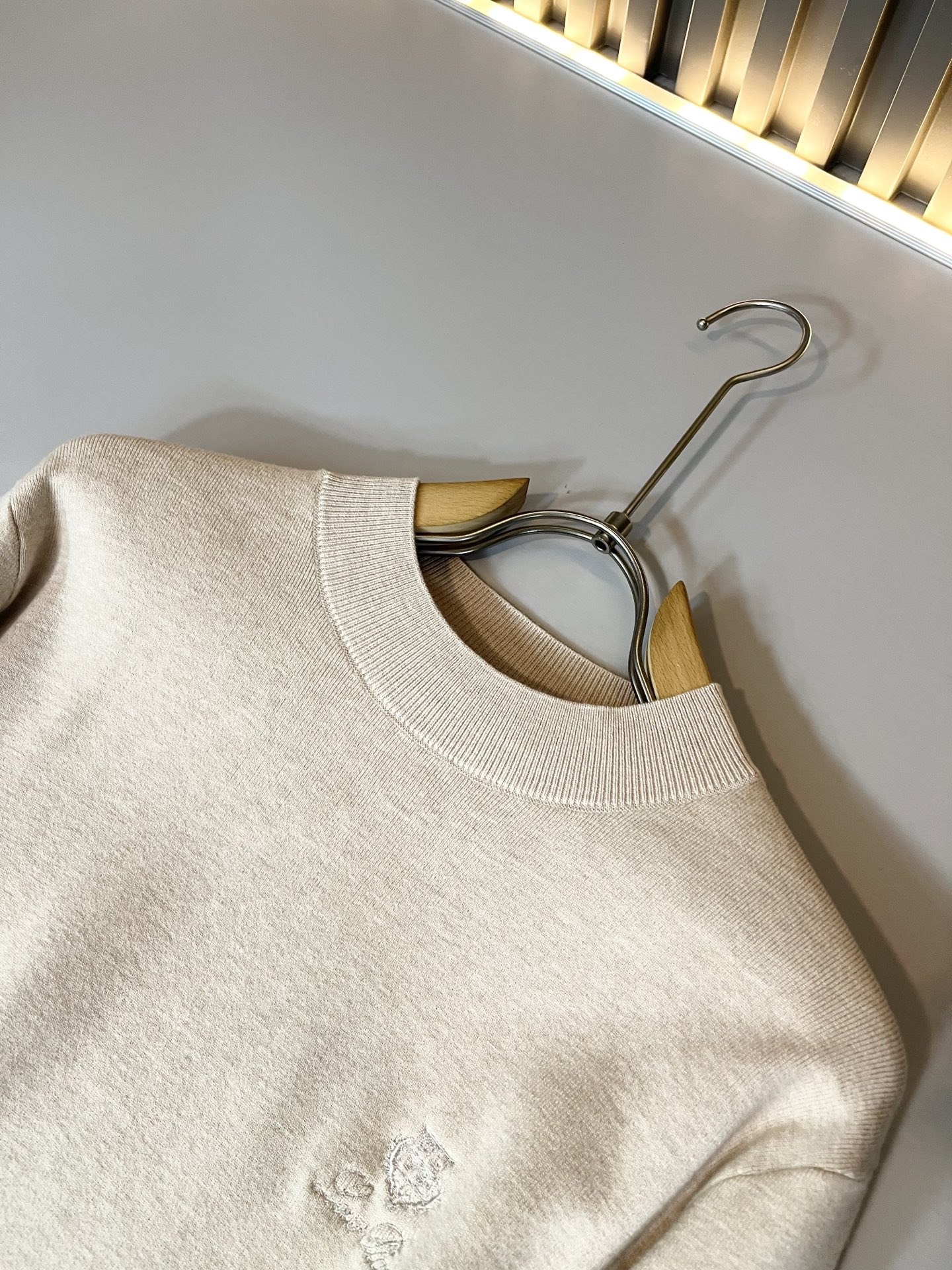 Loro Piana诺悠翩雅 2025秋冬男士最新的贸易订单针织羊毛衫，全品相！！上身舒适透气，不僵硬，