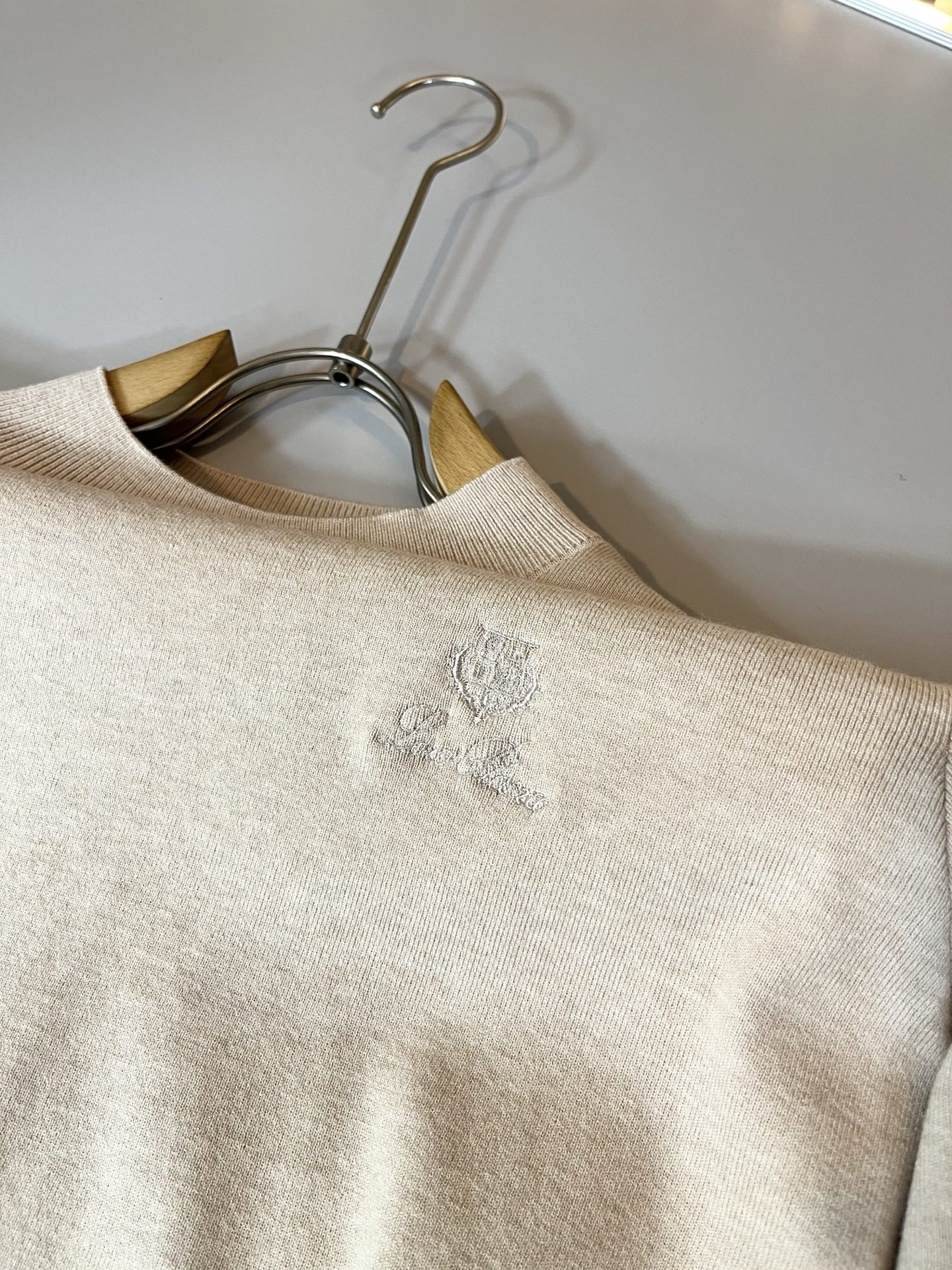 Loro Piana诺悠翩雅 2025秋冬男士最新的贸易订单针织羊毛衫，全品相！！上身舒适透气，不僵硬，