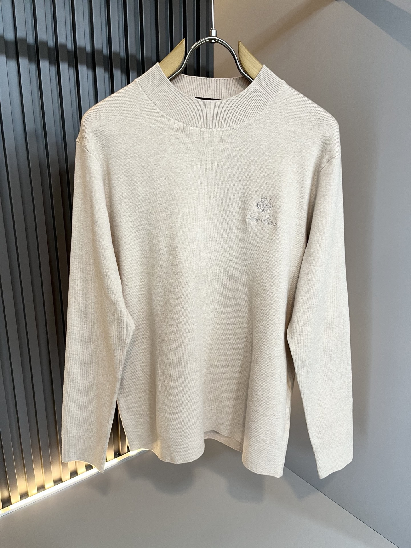 Loro Piana诺悠翩雅 2025秋冬男士最新的贸易订单针织羊毛衫，全品相！！上身舒适透气，不僵硬，