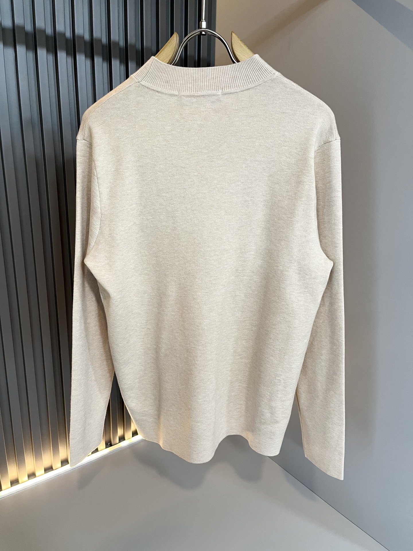 Loro Piana诺悠翩雅 2025秋冬男士最新的贸易订单针织羊毛衫，全品相！！上身舒适透气，不僵硬，