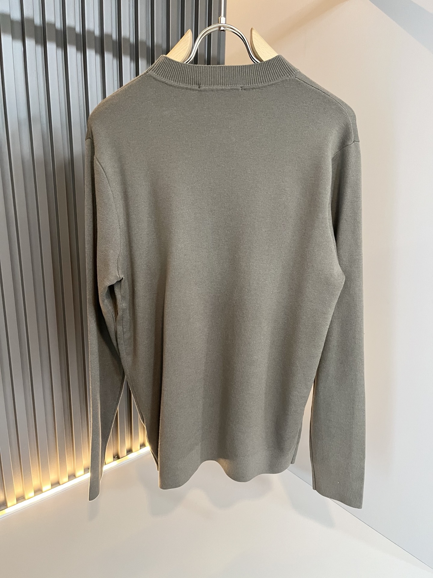 Loro Piana诺悠翩雅 2025秋冬男士最新的贸易订单针织羊毛衫，全品相！！上身舒适透气，不僵硬，