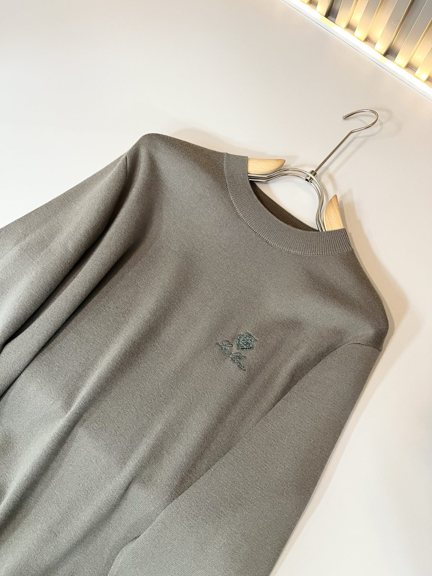 Loro Piana诺悠翩雅 2025秋冬男士最新的贸易订单针织羊毛衫，全品相！！上身舒适透气，不僵硬，