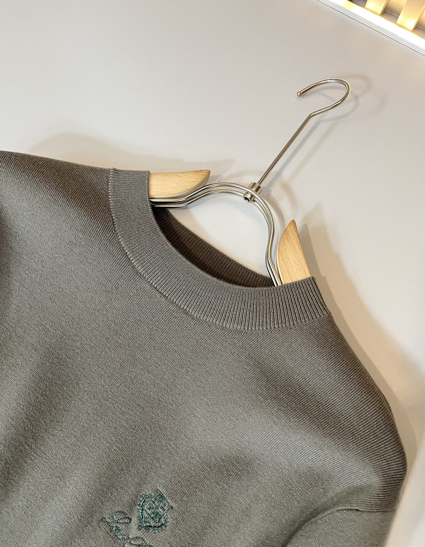 Loro Piana诺悠翩雅 2025秋冬男士最新的贸易订单针织羊毛衫，全品相！！上身舒适透气，不僵硬，