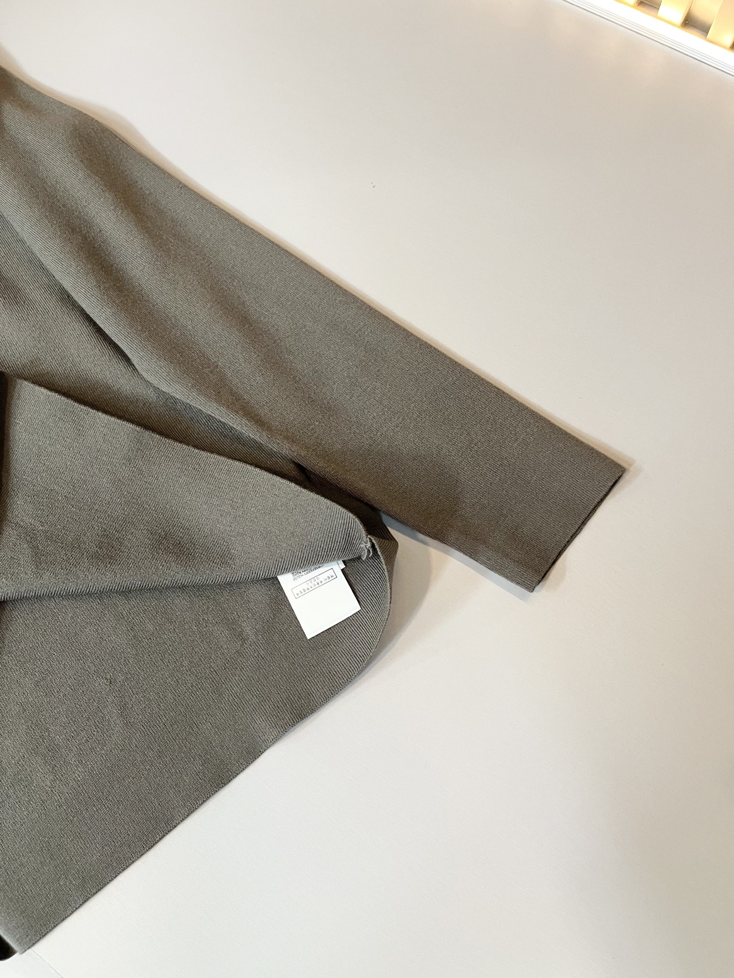 Loro Piana诺悠翩雅 2025秋冬男士最新的贸易订单针织羊毛衫，全品相！！上身舒适透气，不僵硬，