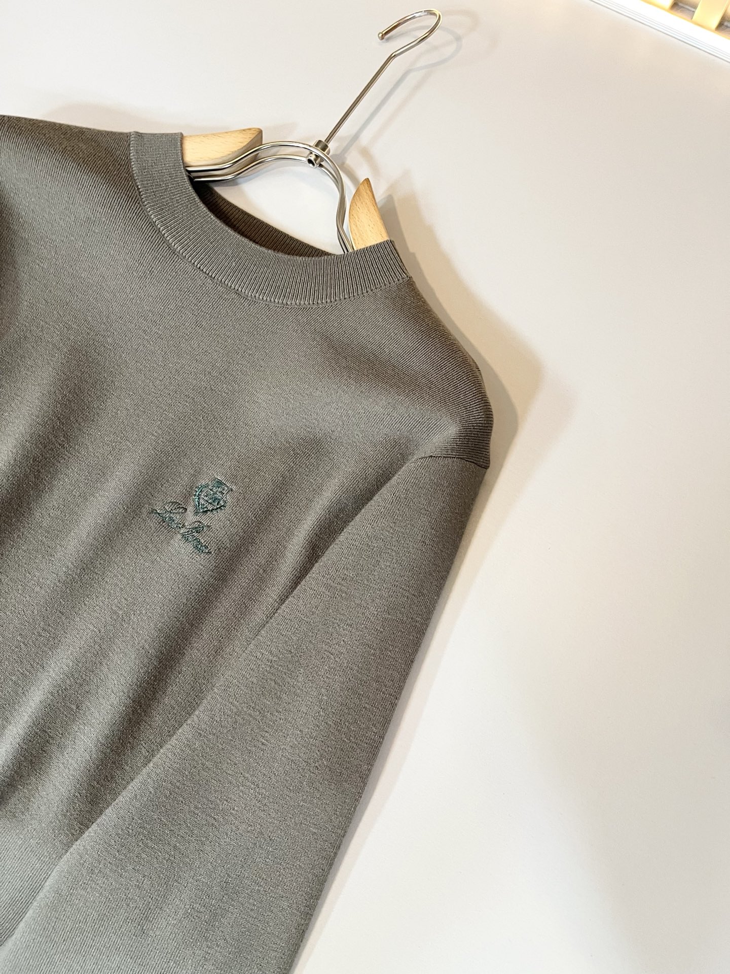 Loro Piana诺悠翩雅 2025秋冬男士最新的贸易订单针织羊毛衫，全品相！！上身舒适透气，不僵硬，