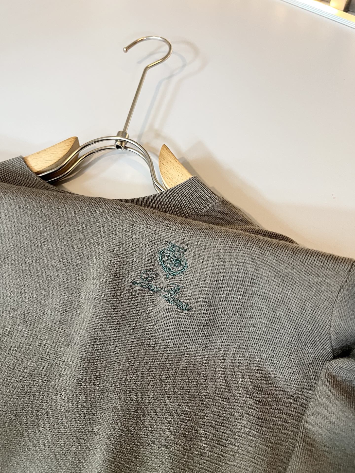 Loro Piana诺悠翩雅 2025秋冬男士最新的贸易订单针织羊毛衫，全品相！！上身舒适透气，不僵硬，