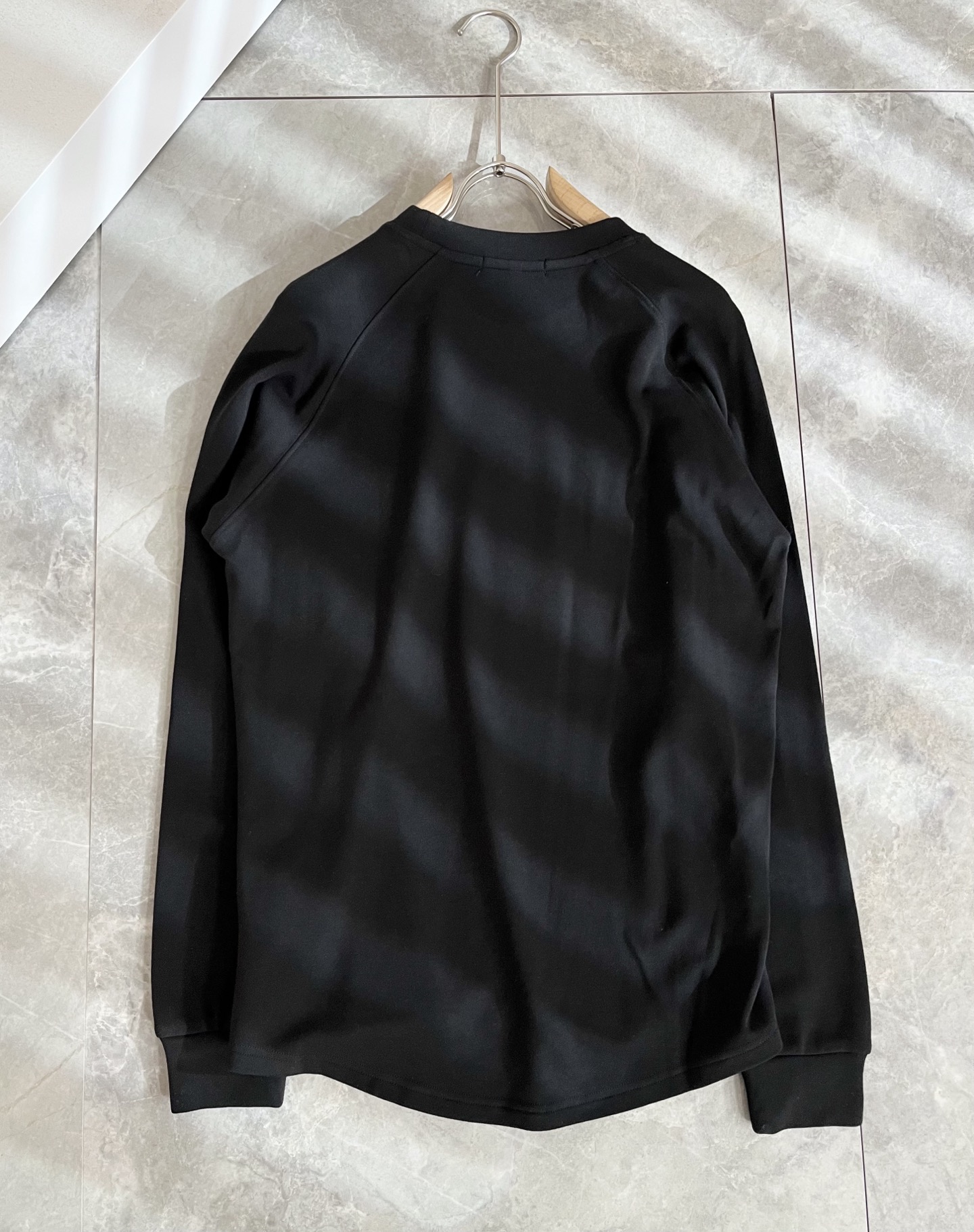 PRAD*A普*达2025秋冬新款男士长袖打底衫，最新款全网独家首上！！~既经典有时尚百搭，谁不爱啊，将