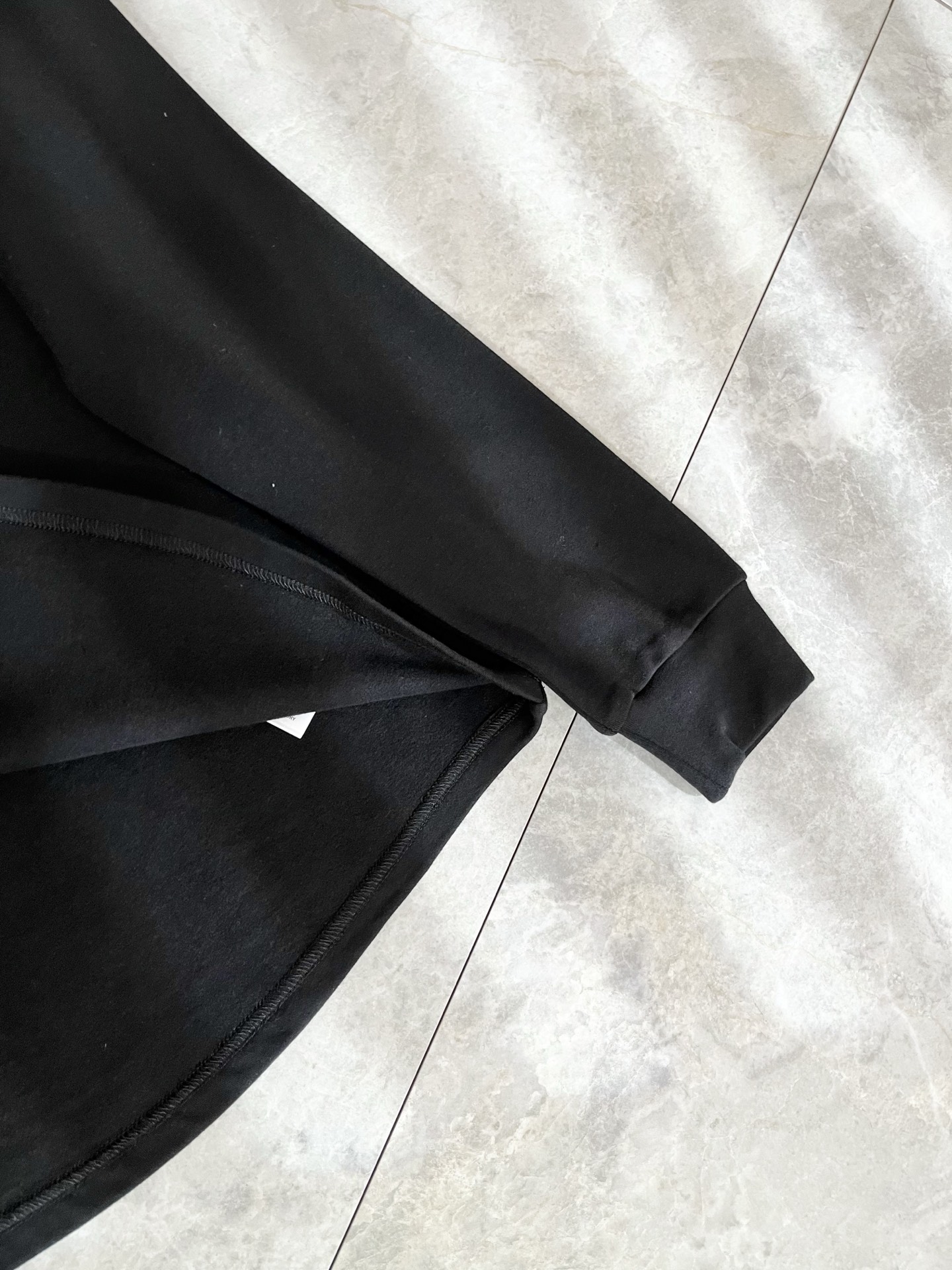 PRAD*A普*达2025秋冬新款男士长袖打底衫，最新款全网独家首上！！~既经典有时尚百搭，谁不爱啊，将