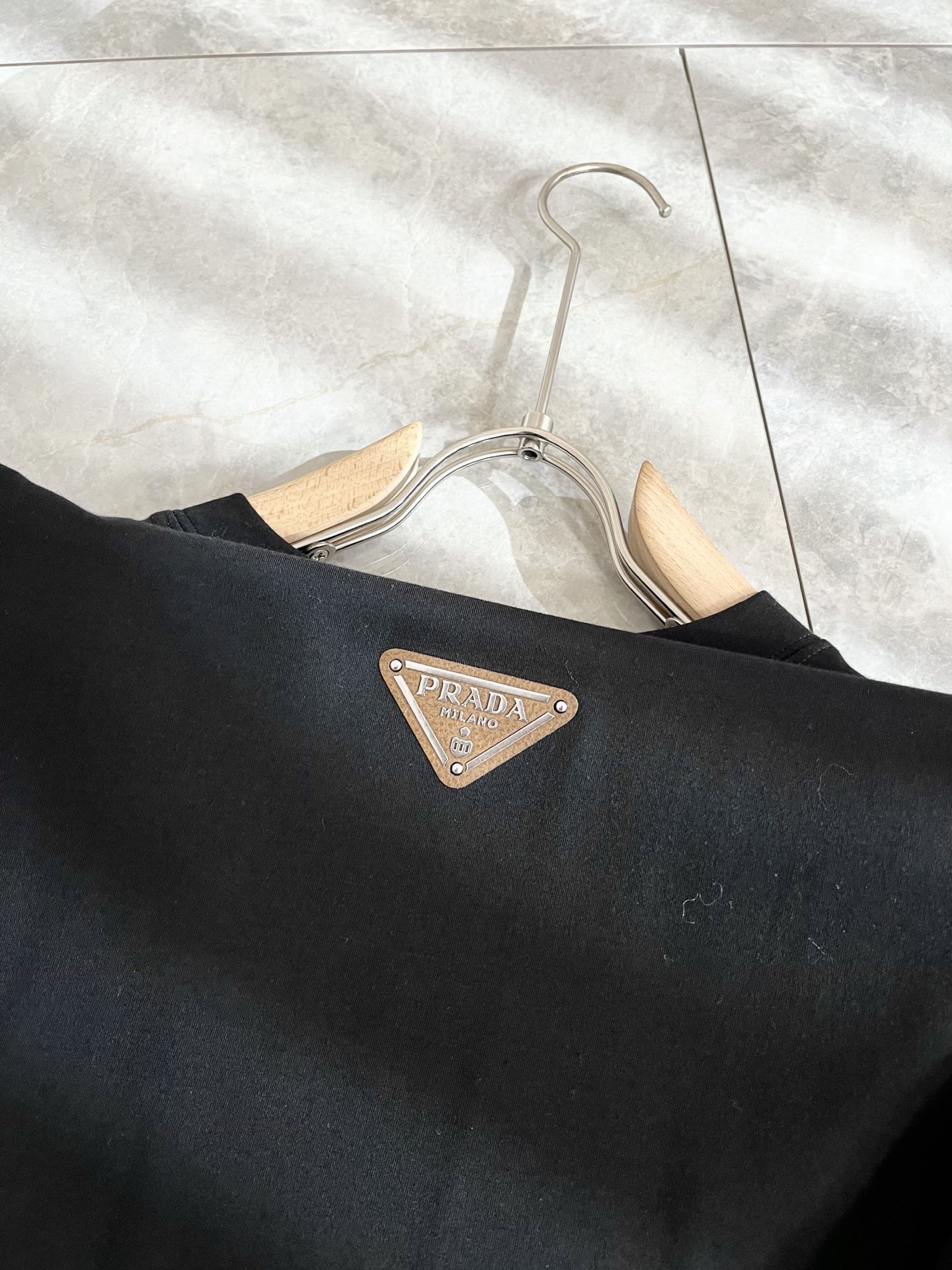 PRAD*A普*达2025秋冬新款男士长袖打底衫，最新款全网独家首上！！~既经典有时尚百搭，谁不爱啊，将