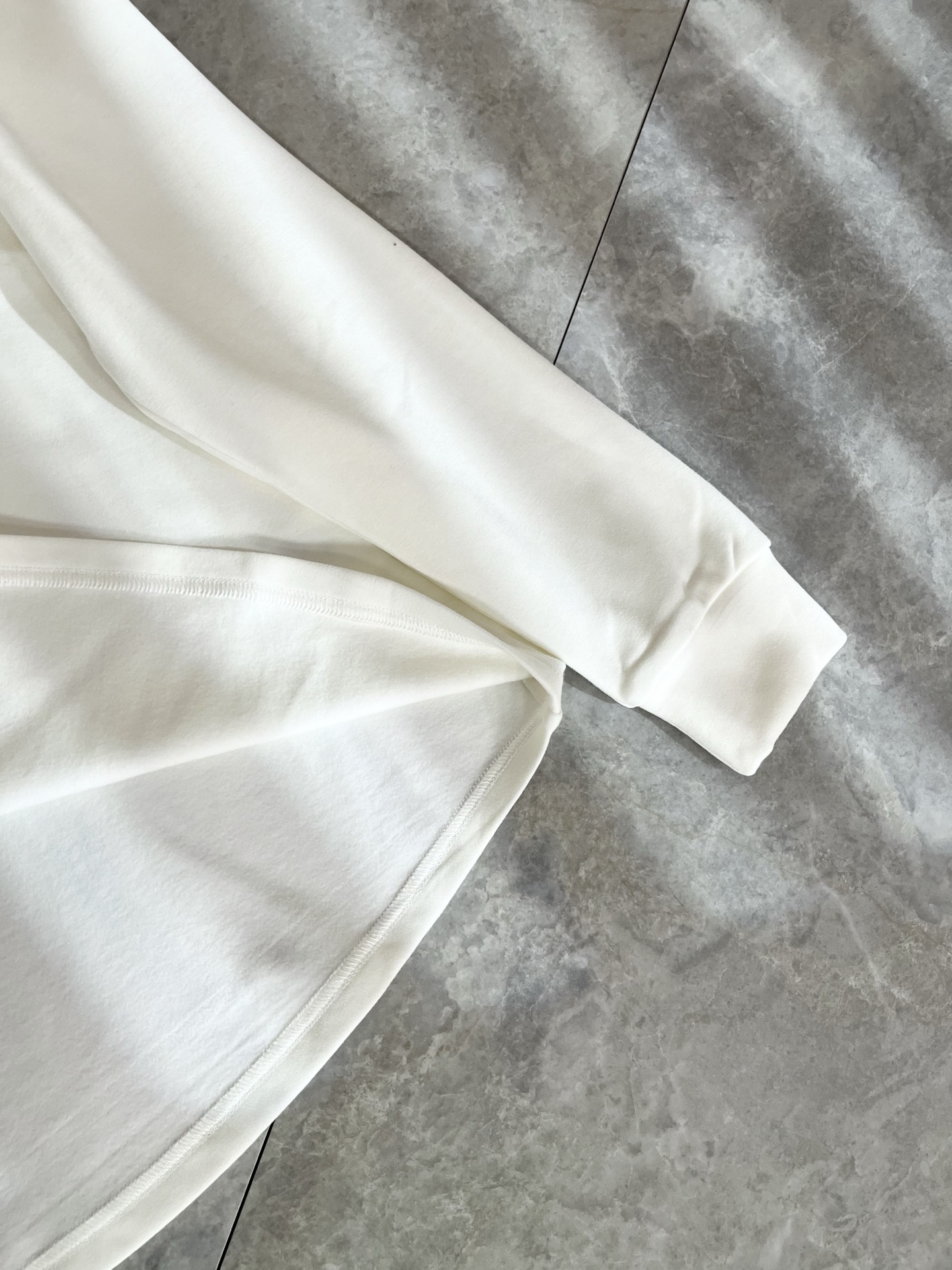 PRAD*A普*达2025秋冬新款男士长袖打底衫，最新款全网独家首上！！~既经典有时尚百搭，谁不爱啊，将