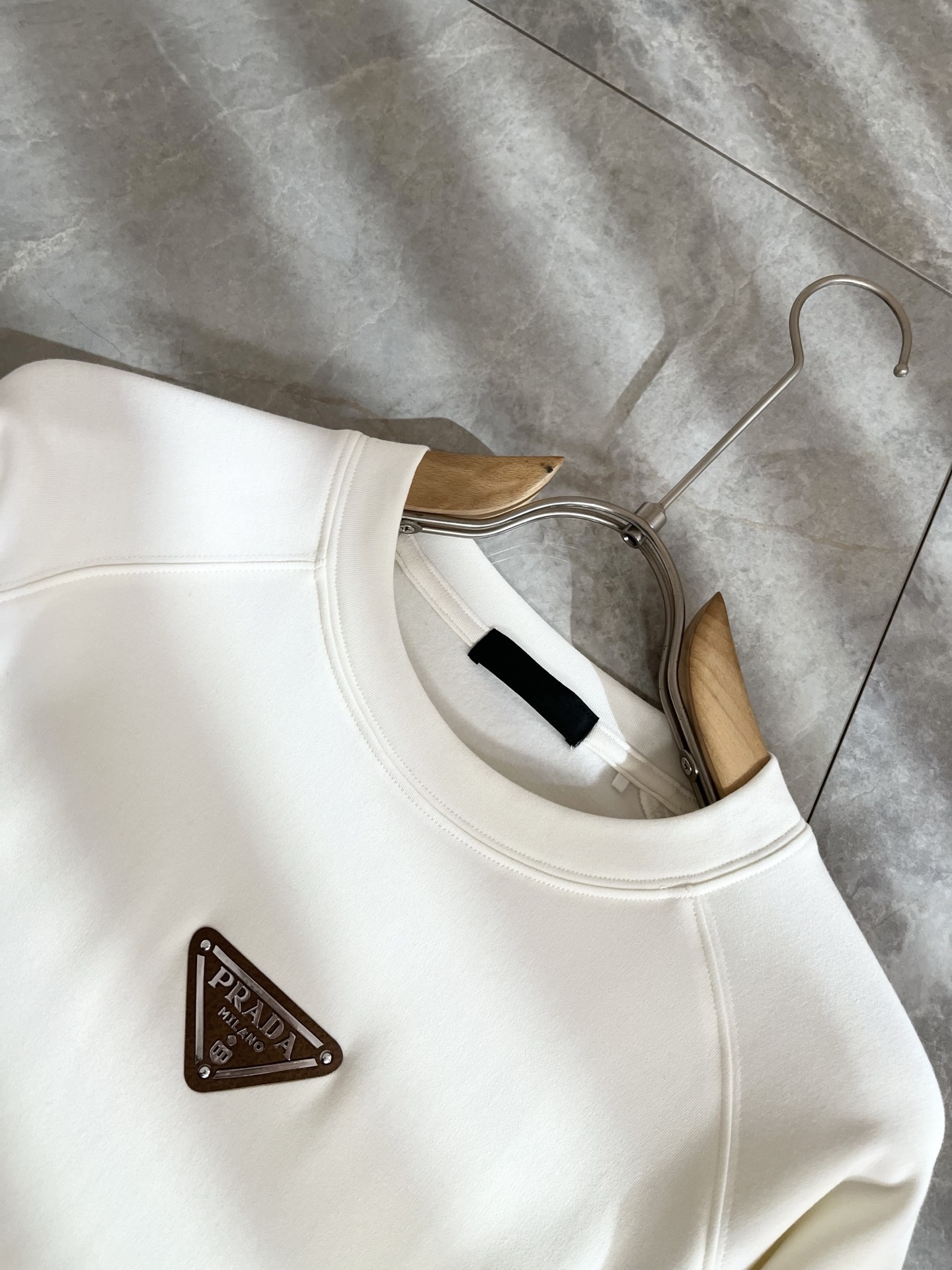 PRAD*A普*达2025秋冬新款男士长袖打底衫，最新款全网独家首上！！~既经典有时尚百搭，谁不爱啊，将