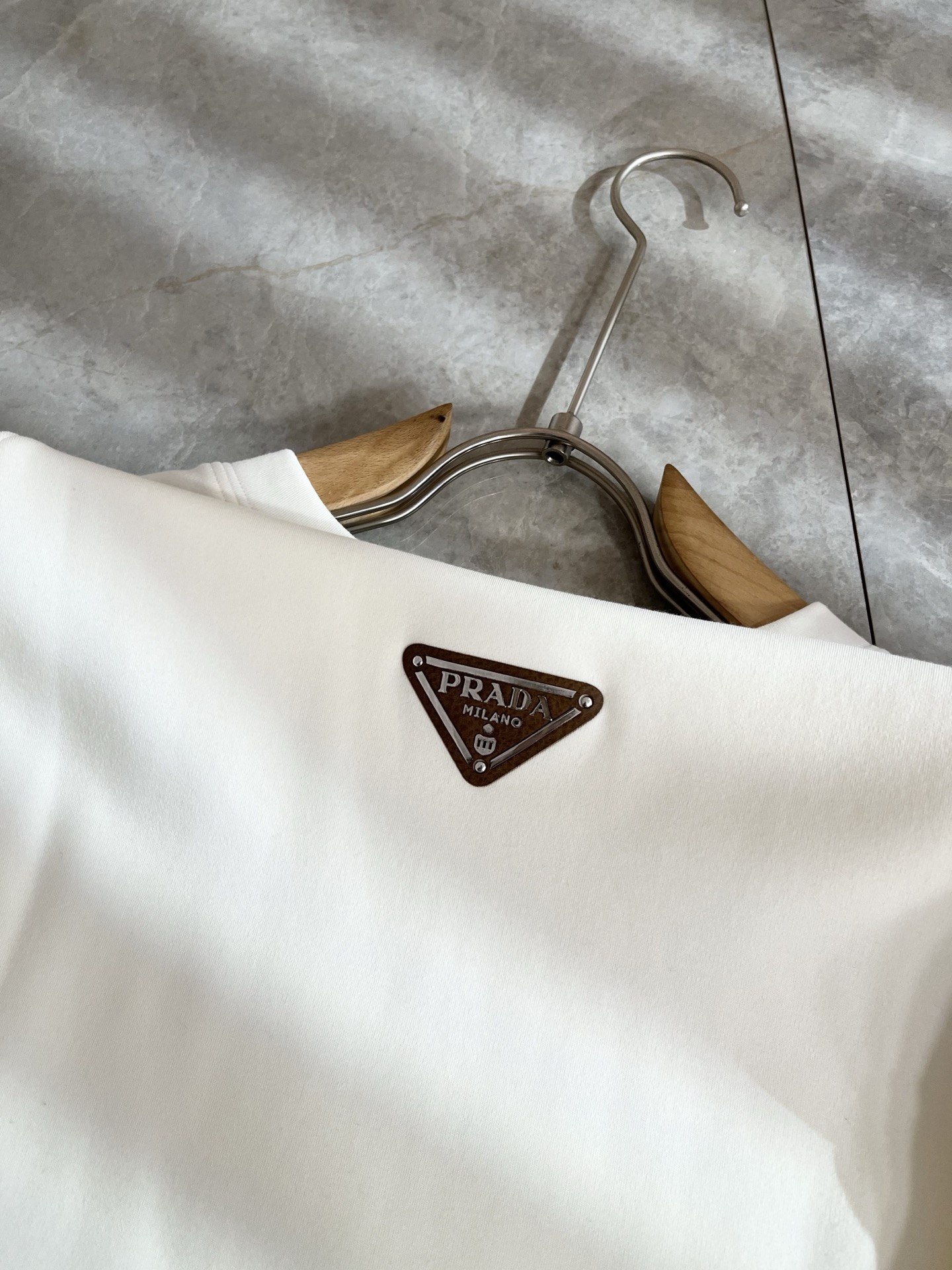 PRAD*A普*达2025秋冬新款男士长袖打底衫，最新款全网独家首上！！~既经典有时尚百搭，谁不爱啊，将