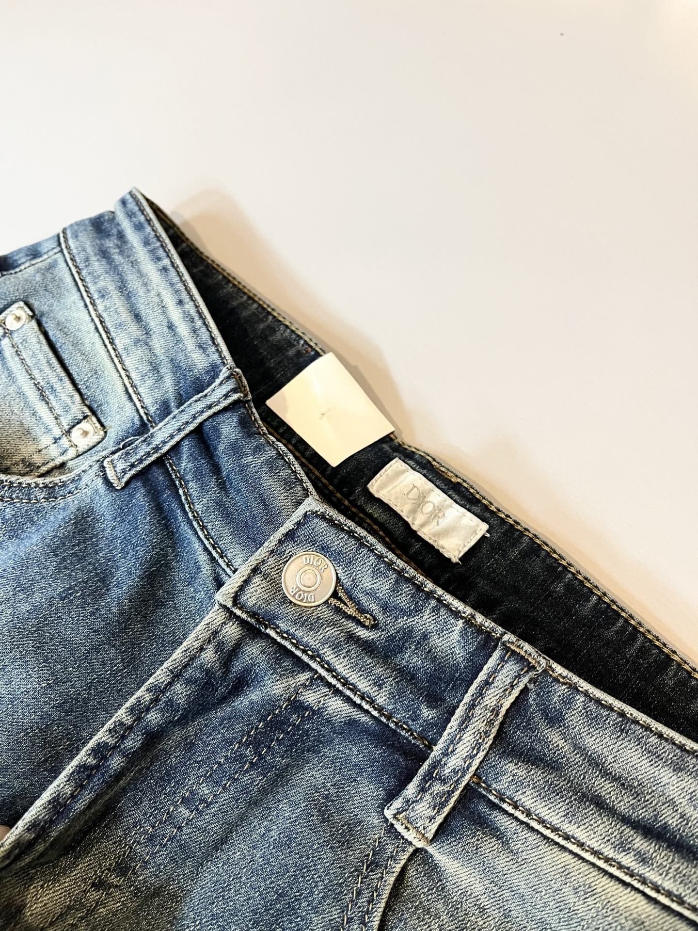 Dio*r 迪家 2025秋冬男士水洗小直筒牛仔裤！贸易公司渠道牛货，品相超赞，时尚圈万能的百搭裤王，欧