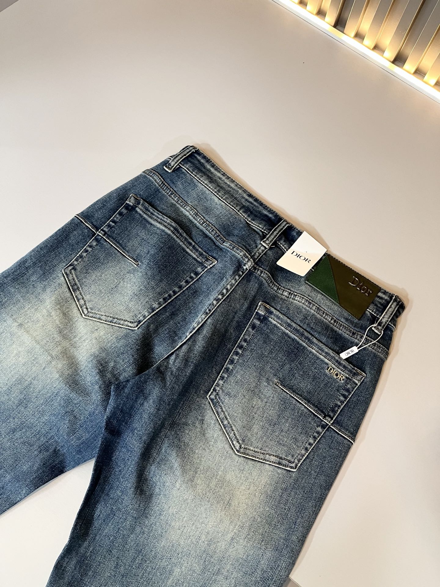 Dio*r 迪家 2025秋冬男士水洗小直筒牛仔裤！贸易公司渠道牛货，品相超赞，时尚圈万能的百搭裤王，欧