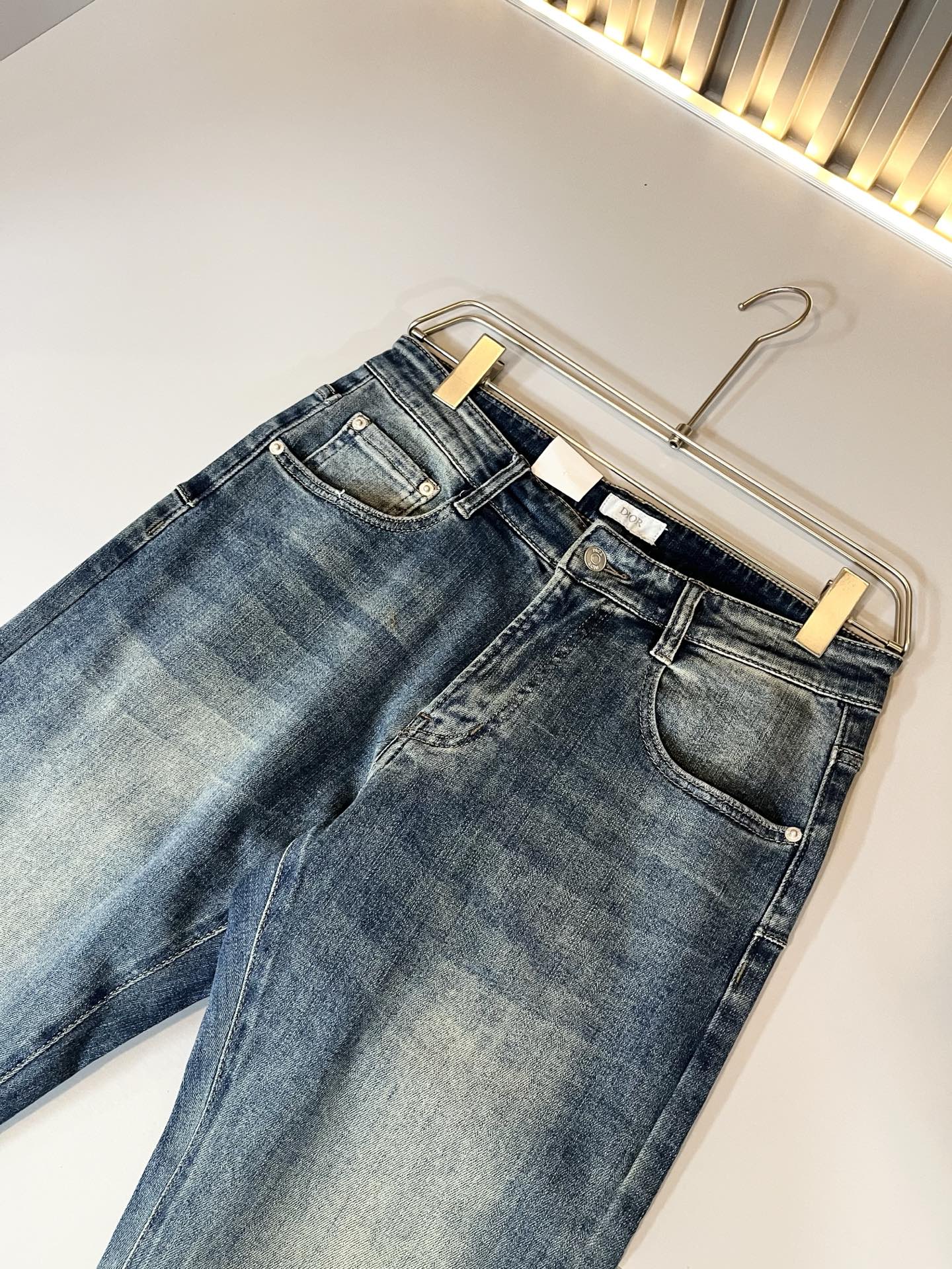 Dio*r 迪家 2025秋冬男士水洗小直筒牛仔裤！贸易公司渠道牛货，品相超赞，时尚圈万能的百搭裤王，欧