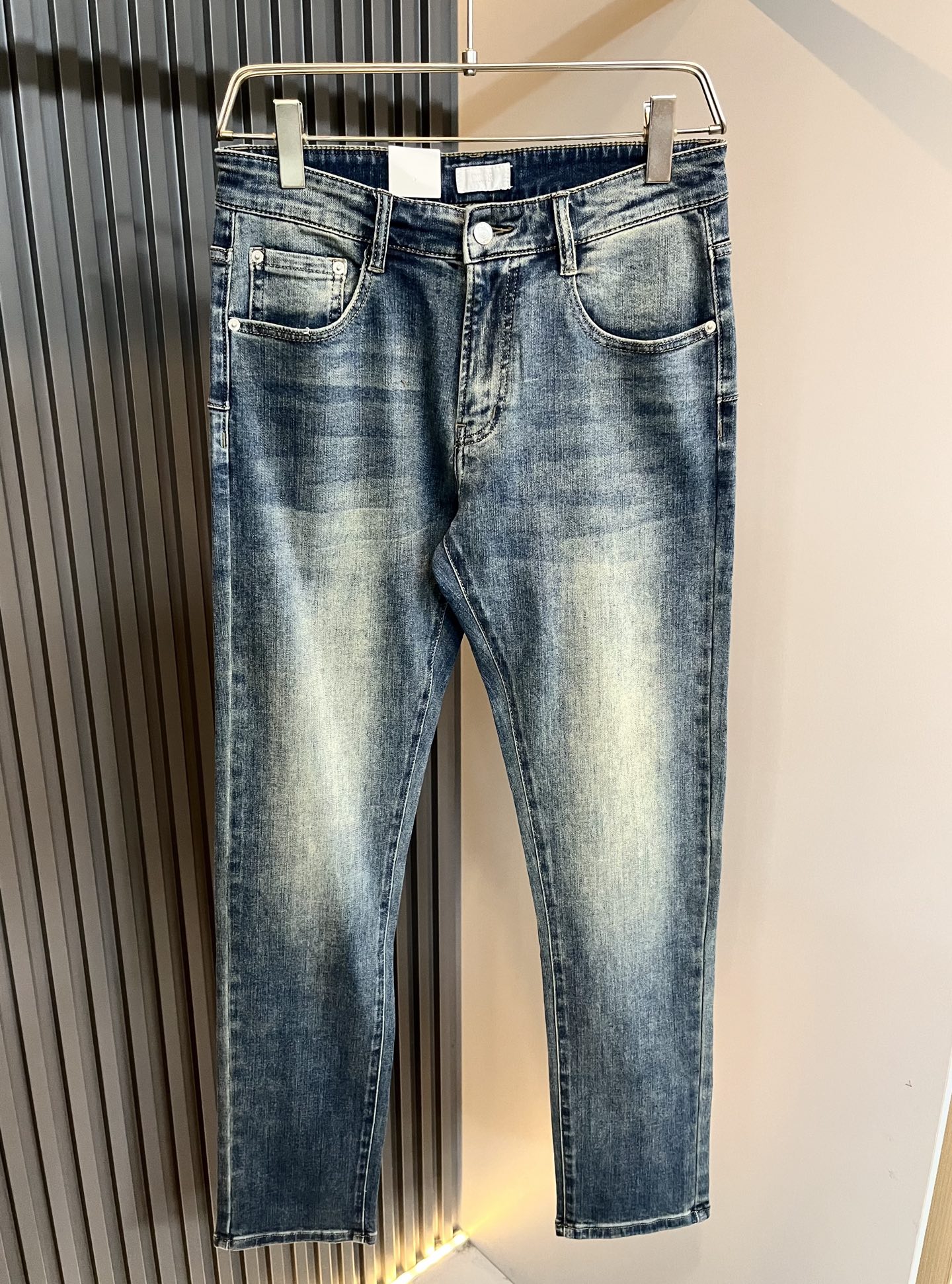 Dio*r 迪家 2025秋冬男士水洗小直筒牛仔裤！贸易公司渠道牛货，品相超赞，时尚圈万能的百搭裤王，欧