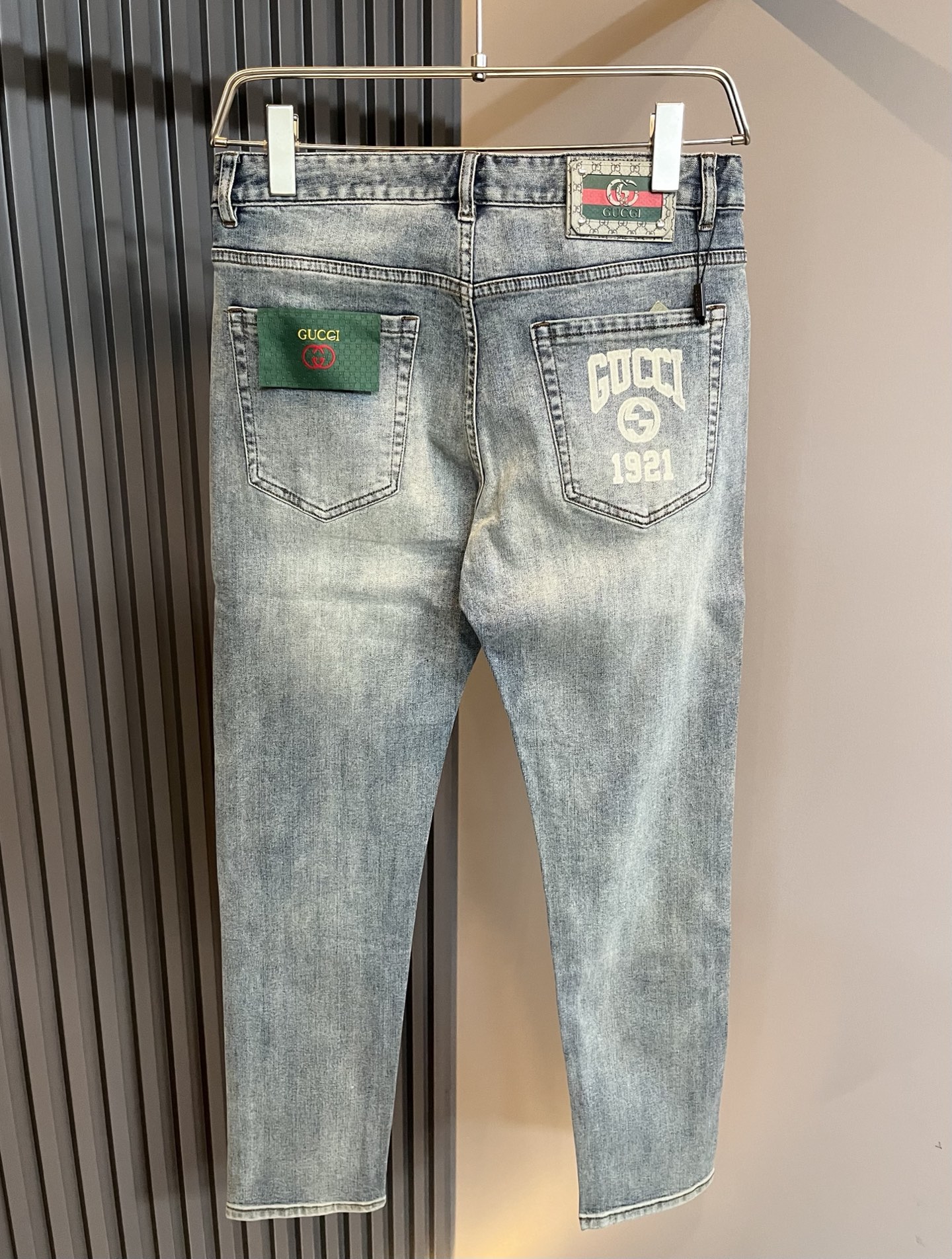 Guc*古奇 2025秋冬新品男士高端休闲百搭四季通勤修身剪裁牛仔裤！对于粉丝来说，这样大气的经典设计足