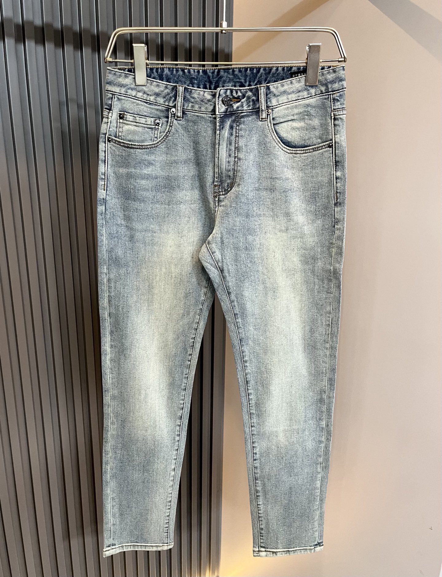 Guc*古奇 2025秋冬新品男士高端休闲百搭四季通勤修身剪裁牛仔裤！对于粉丝来说，这样大气的经典设计足