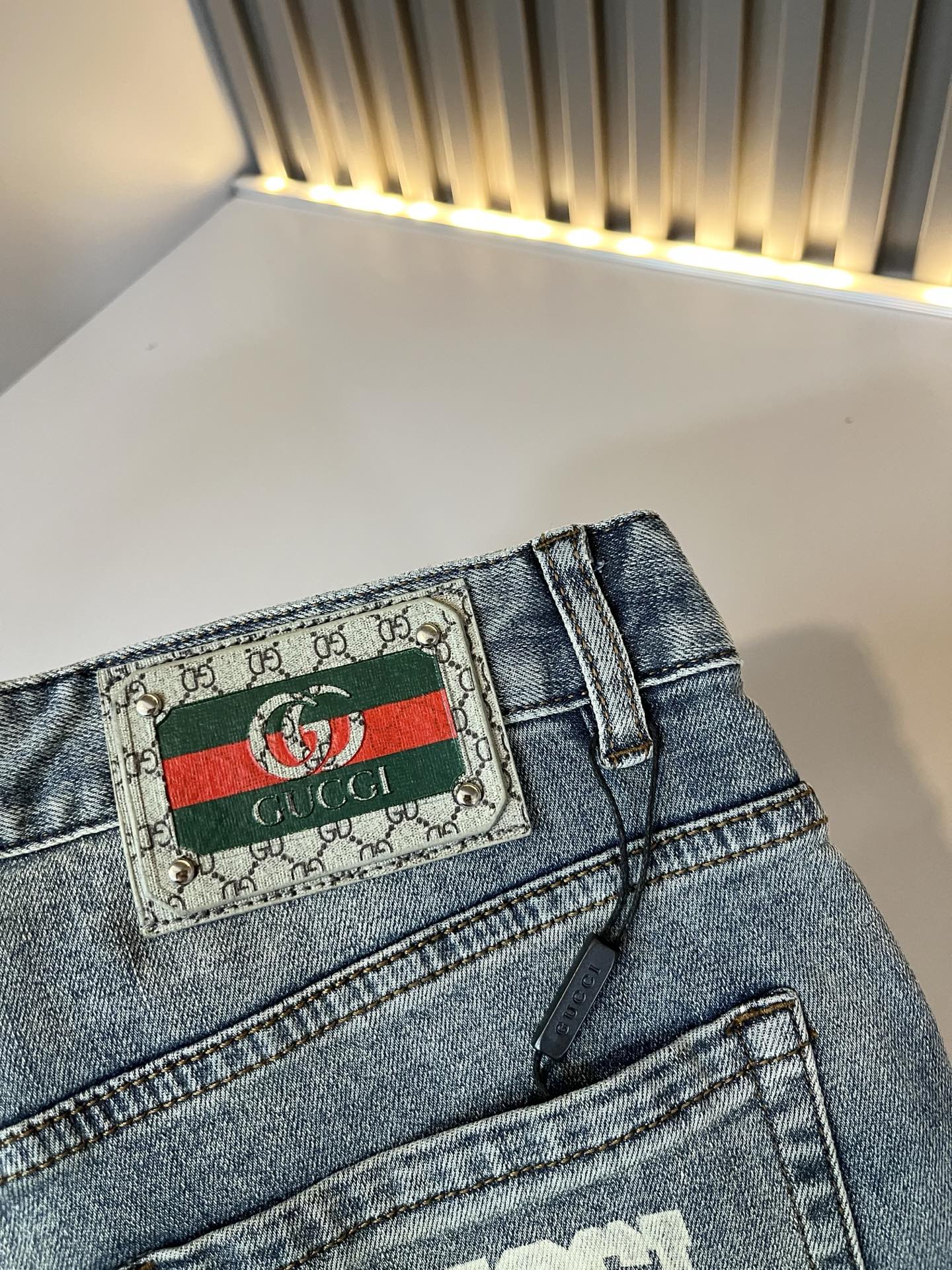 Guc*古奇 2025秋冬新品男士高端休闲百搭四季通勤修身剪裁牛仔裤！对于粉丝来说，这样大气的经典设计足