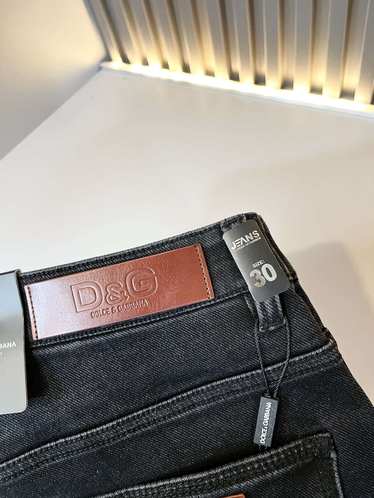 Dolce & 杜嘉*纳 2025秋冬新品牛仔裤，水洗处理自然不易变形脱色、立体剪裁完美塑形面料质舒适柔