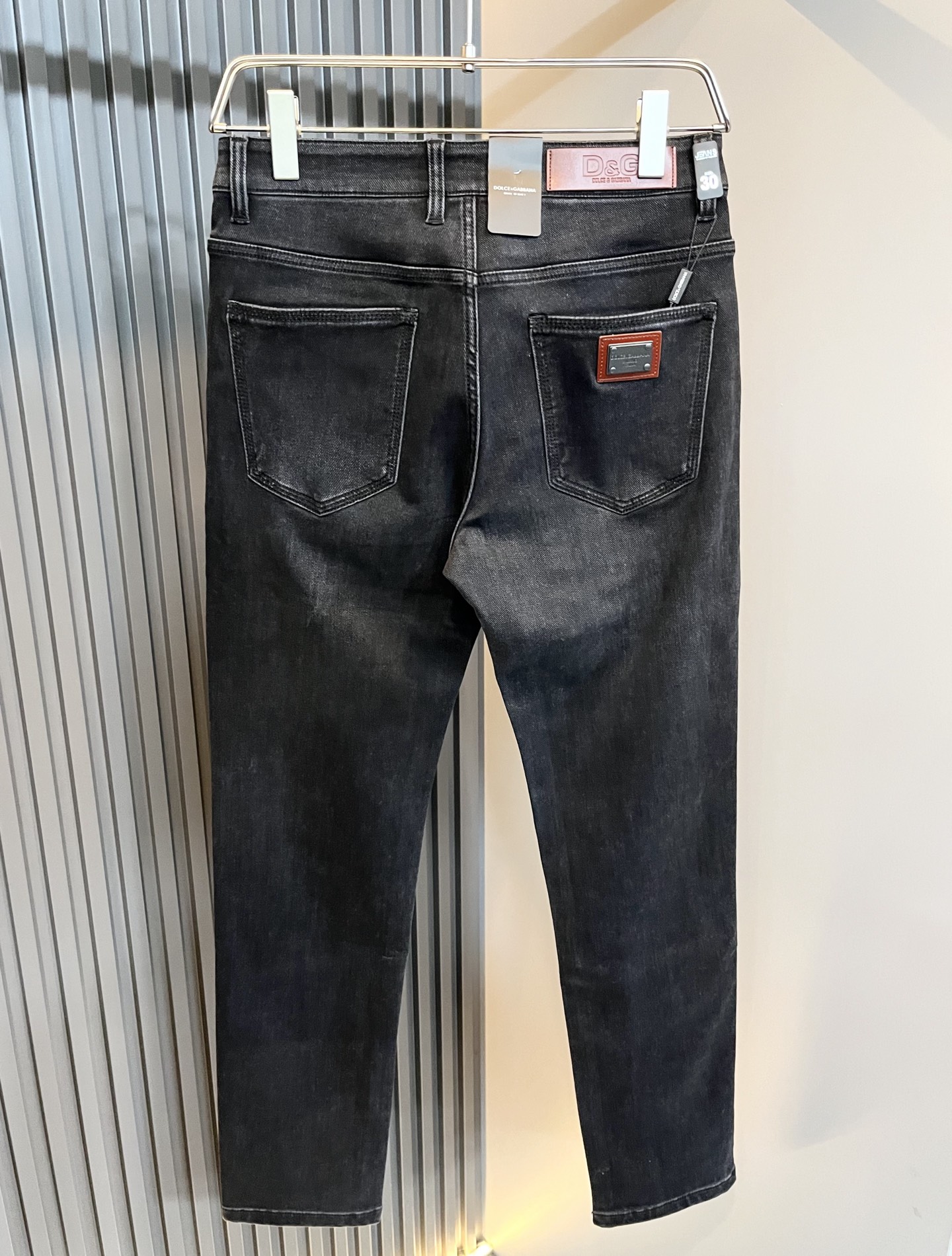 Dolce & 杜嘉*纳 2025秋冬新品牛仔裤，水洗处理自然不易变形脱色、立体剪裁完美塑形面料质舒适柔