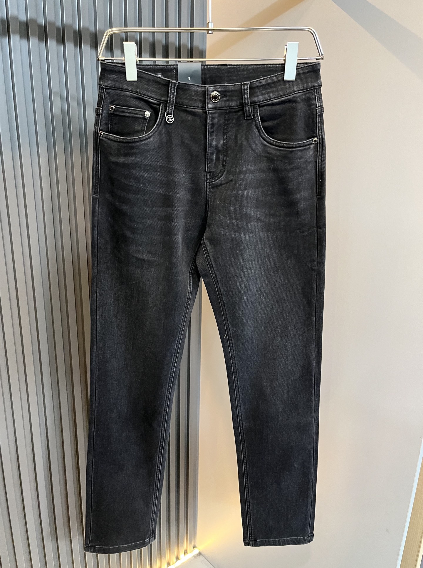 Dolce & 杜嘉*纳 2025秋冬新品牛仔裤，水洗处理自然不易变形脱色、立体剪裁完美塑形面料质舒适柔