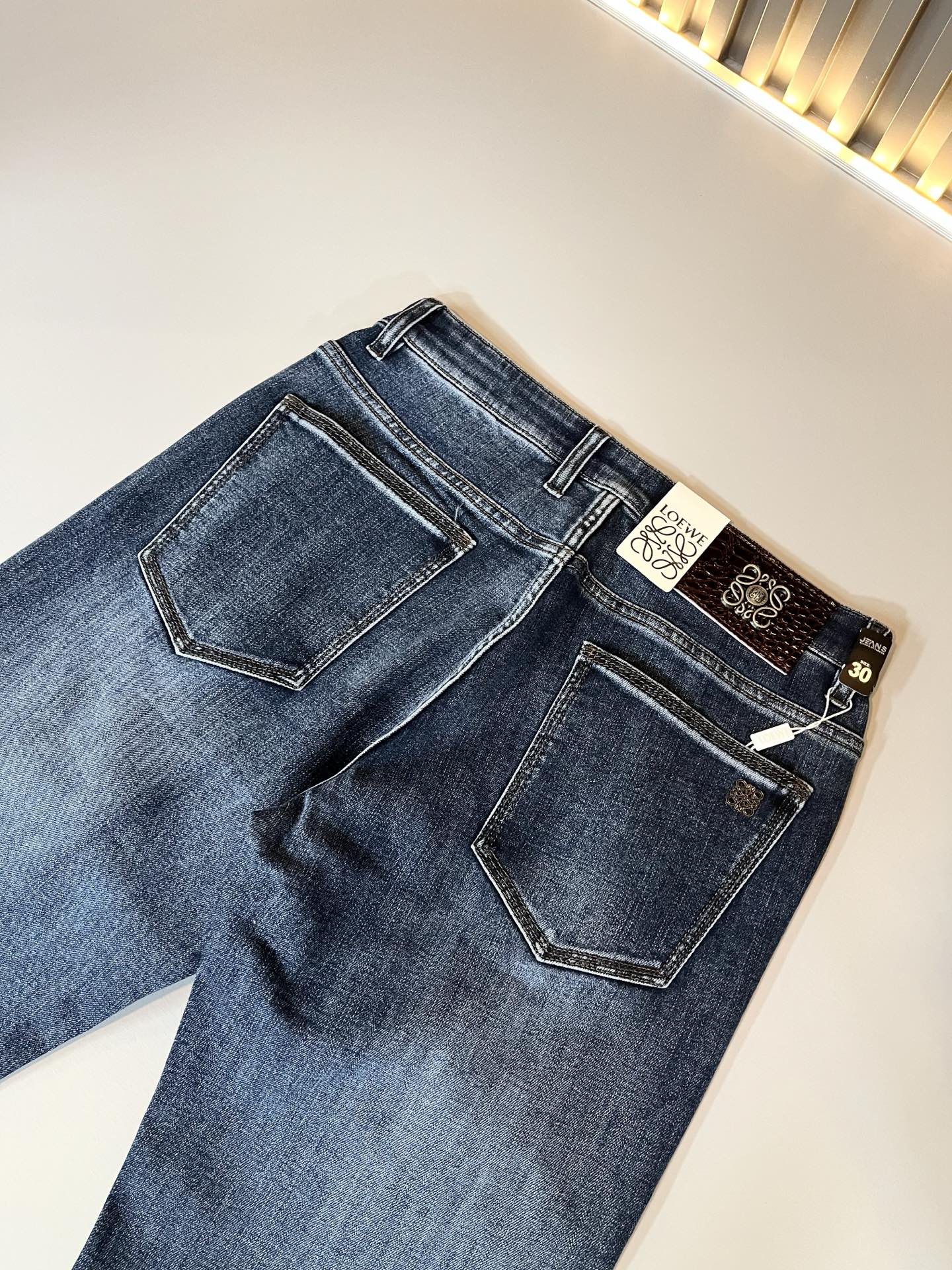 LO*WE/罗*威2025秋冬新品男士时装款高端休闲裤，香港洋行渠道货，日本原厂出品，纯血统品质，完美延