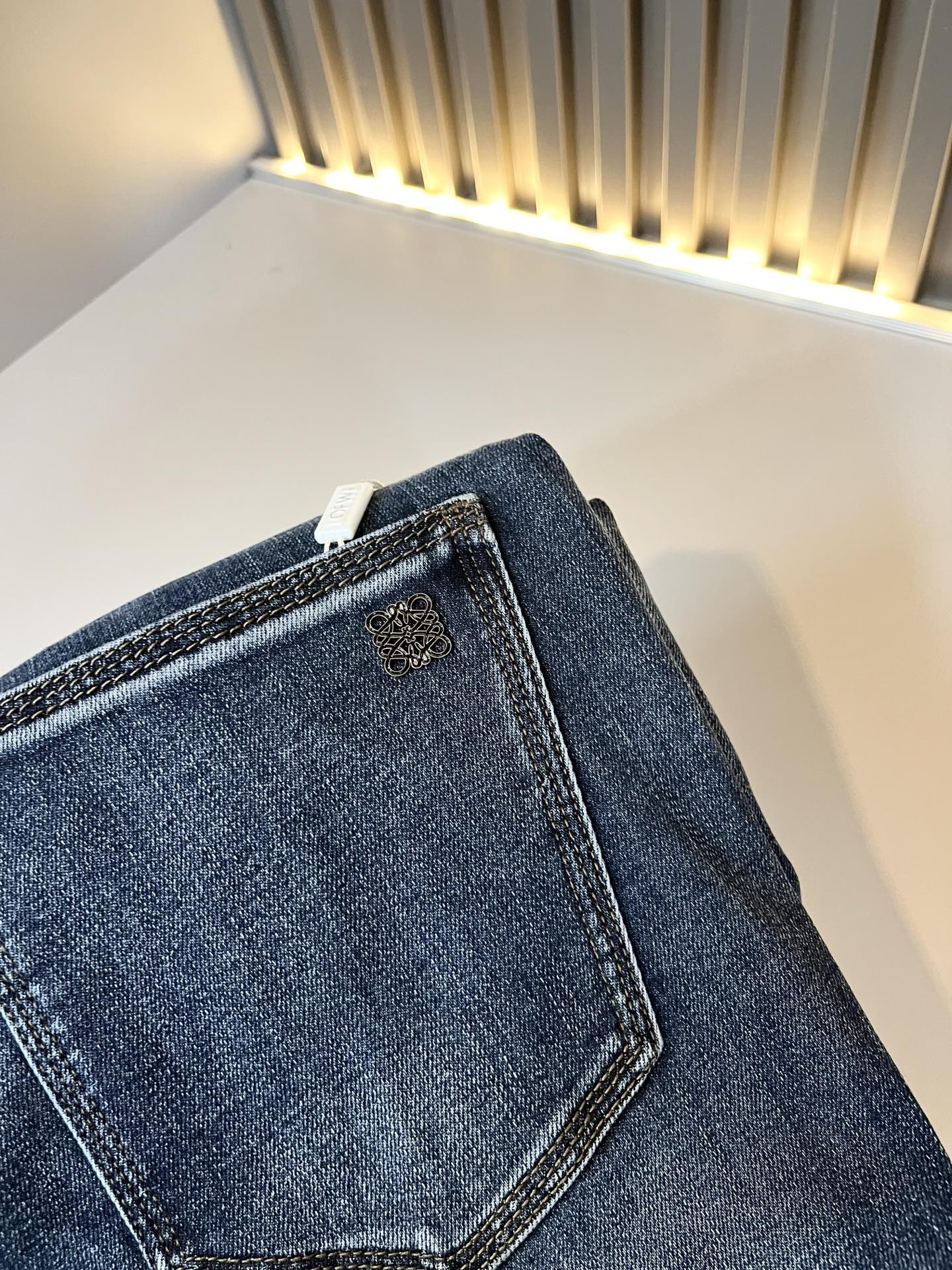 LO*WE/罗*威2025秋冬新品男士时装款高端休闲裤，香港洋行渠道货，日本原厂出品，纯血统品质，完美延