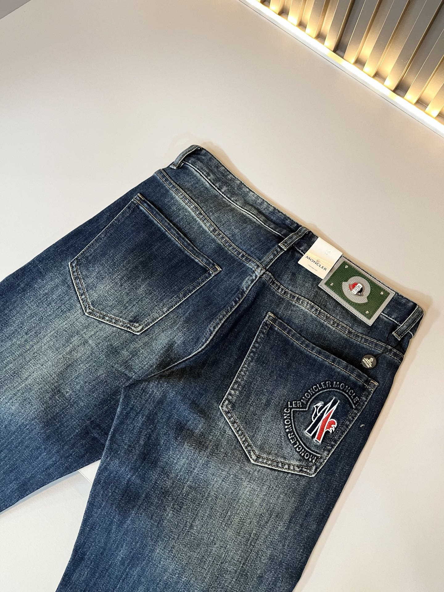 MONC蒙*口2025秋冬新款牛仔裤，贸易公司渠道稀出，同步官网发售！M稀缺渠道订单臻品，品质控闭眼收走