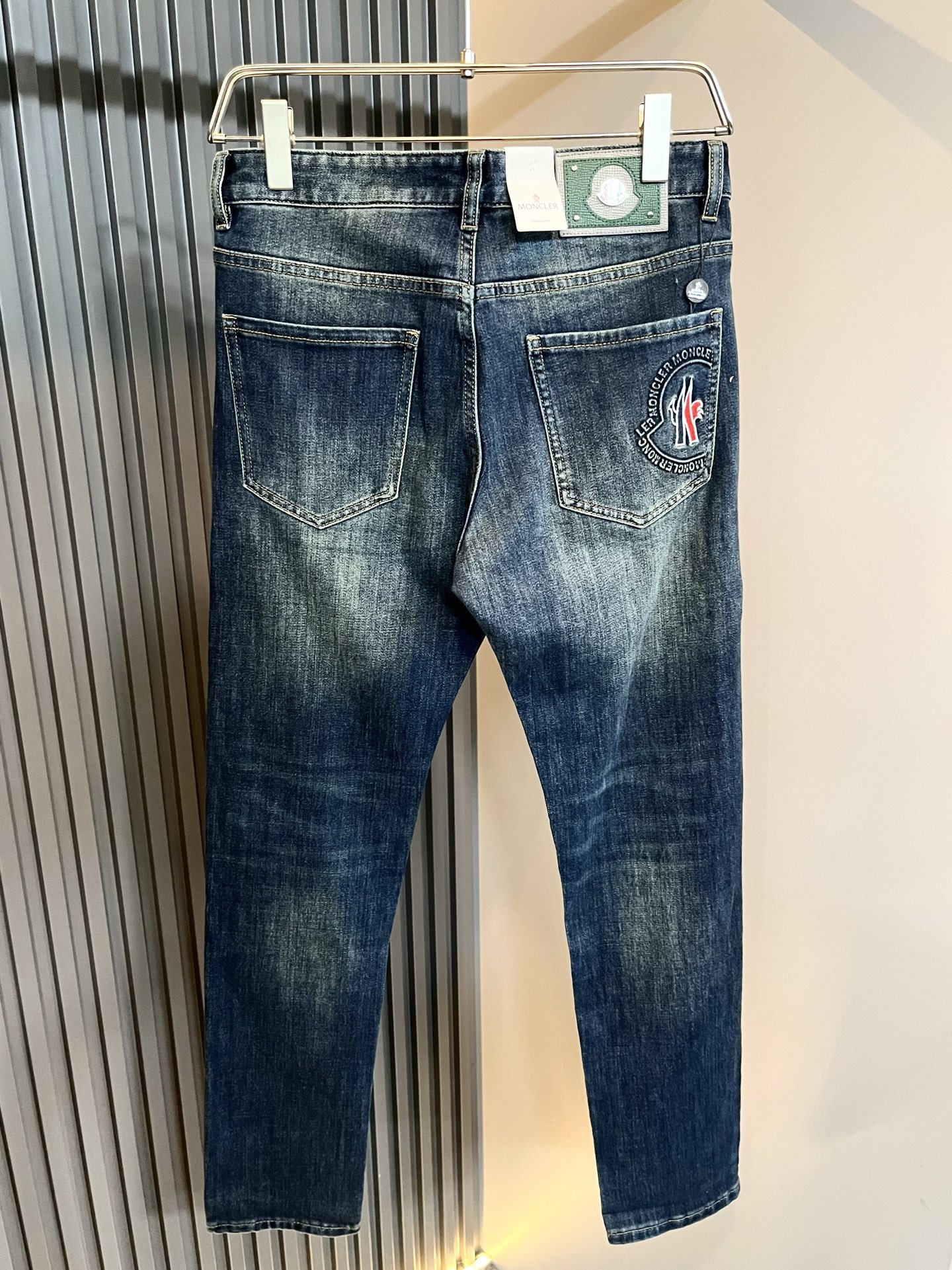 MONC蒙*口2025秋冬新款牛仔裤，贸易公司渠道稀出，同步官网发售！M稀缺渠道订单臻品，品质控闭眼收走