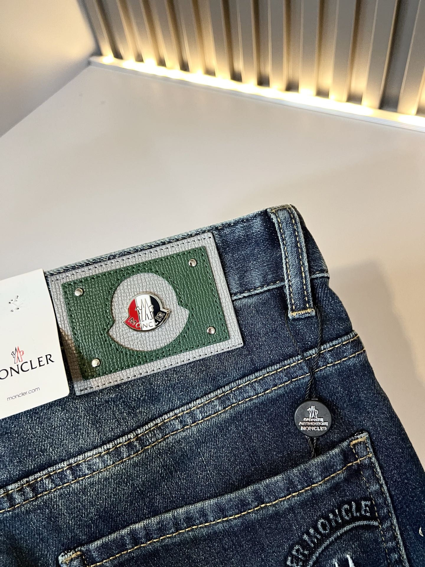 MONC蒙*口2025秋冬新款牛仔裤，贸易公司渠道稀出，同步官网发售！M稀缺渠道订单臻品，品质控闭眼收走